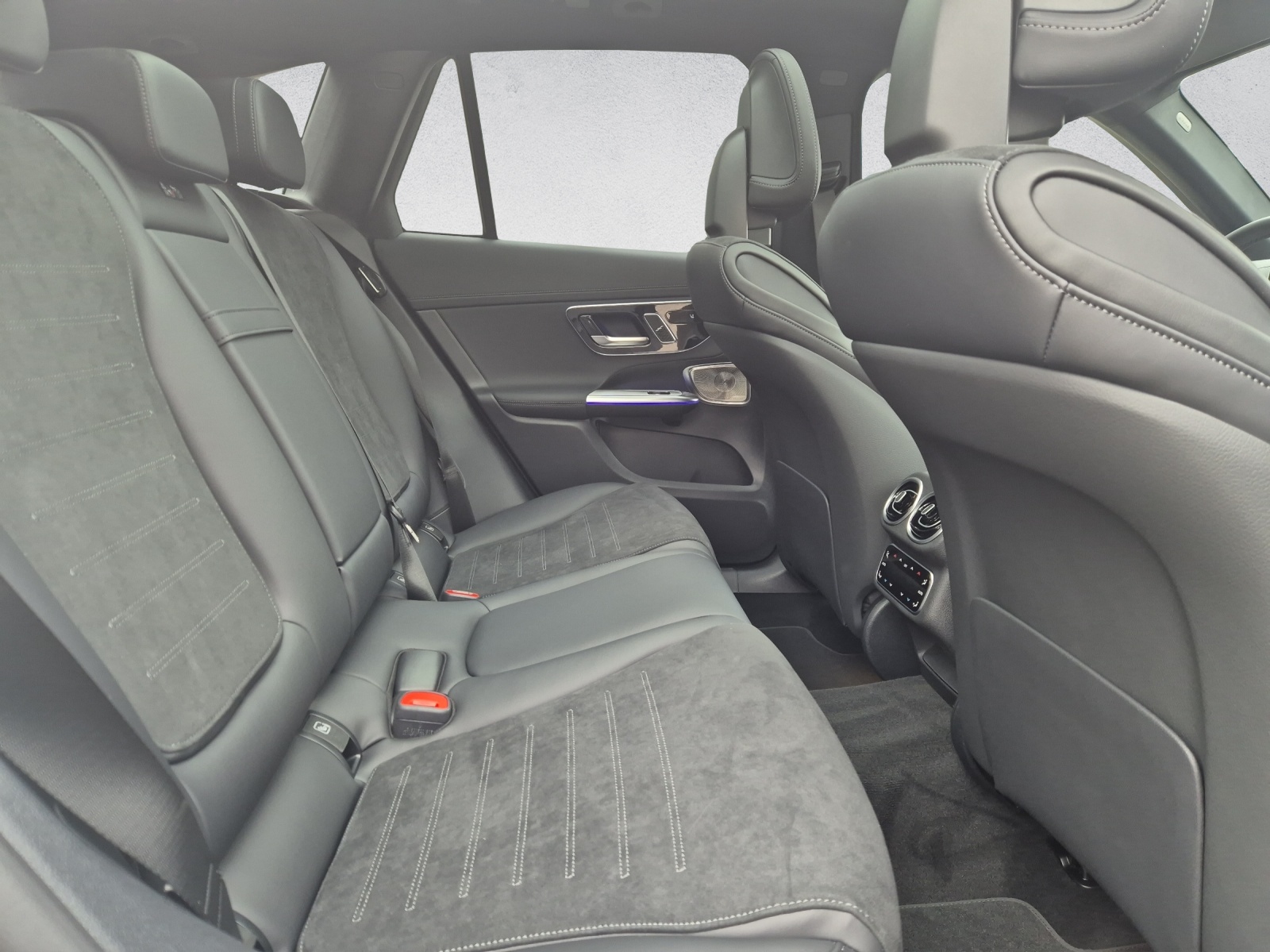 MERCEDES-BENZ GLC 300 AMG Line 4Matic-image-10