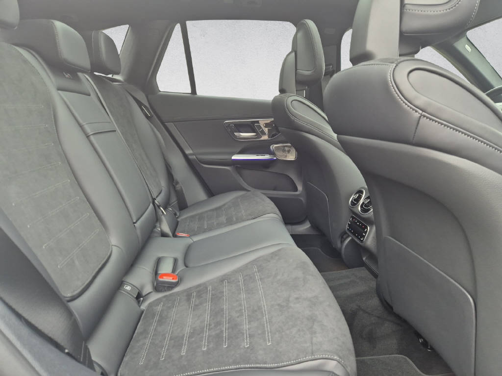 MERCEDES-BENZ GLC 300 AMG Line 4Matic-image-11
