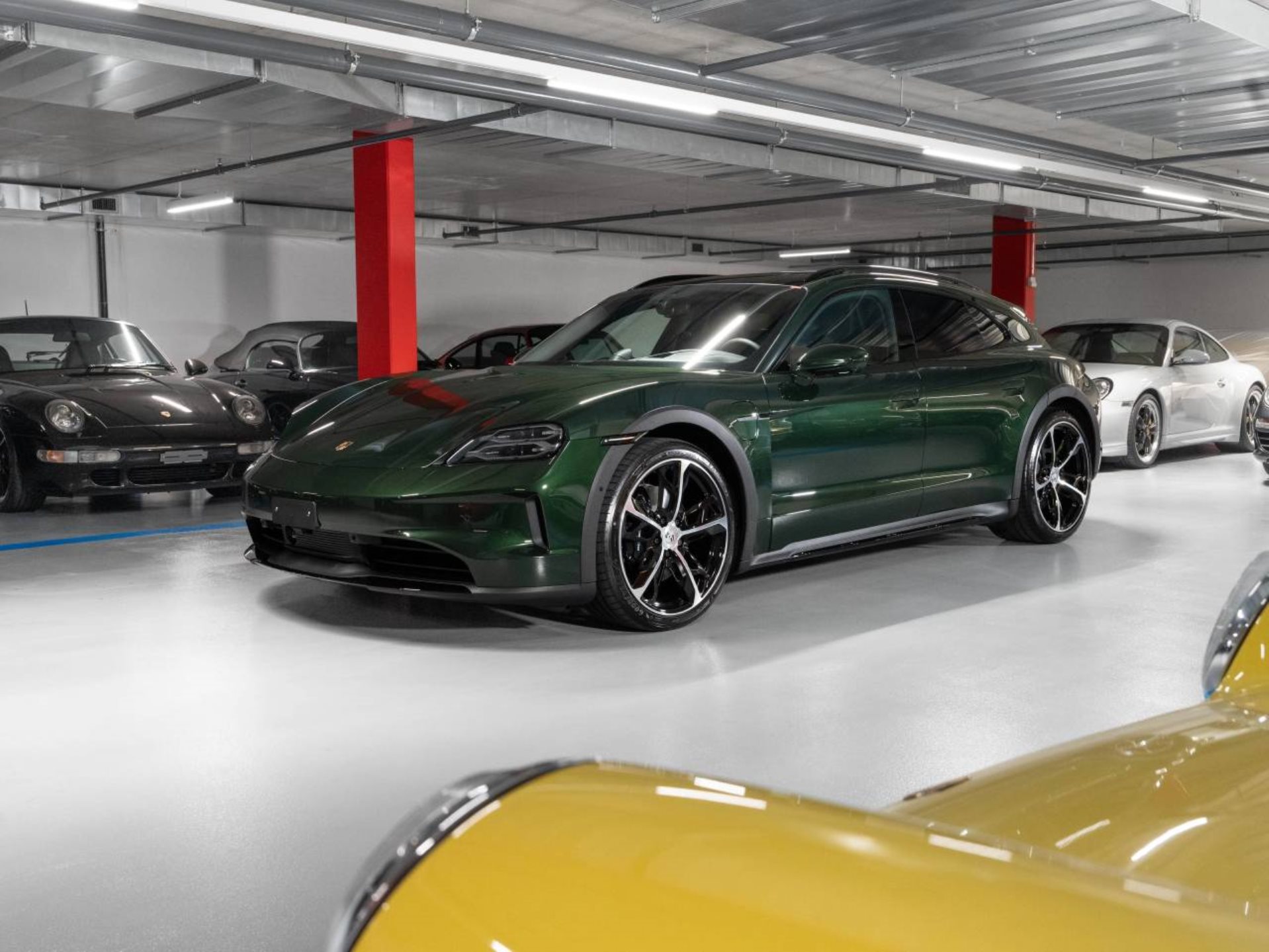 PORSCHE Taycan 4S Cross Turismo-image-0