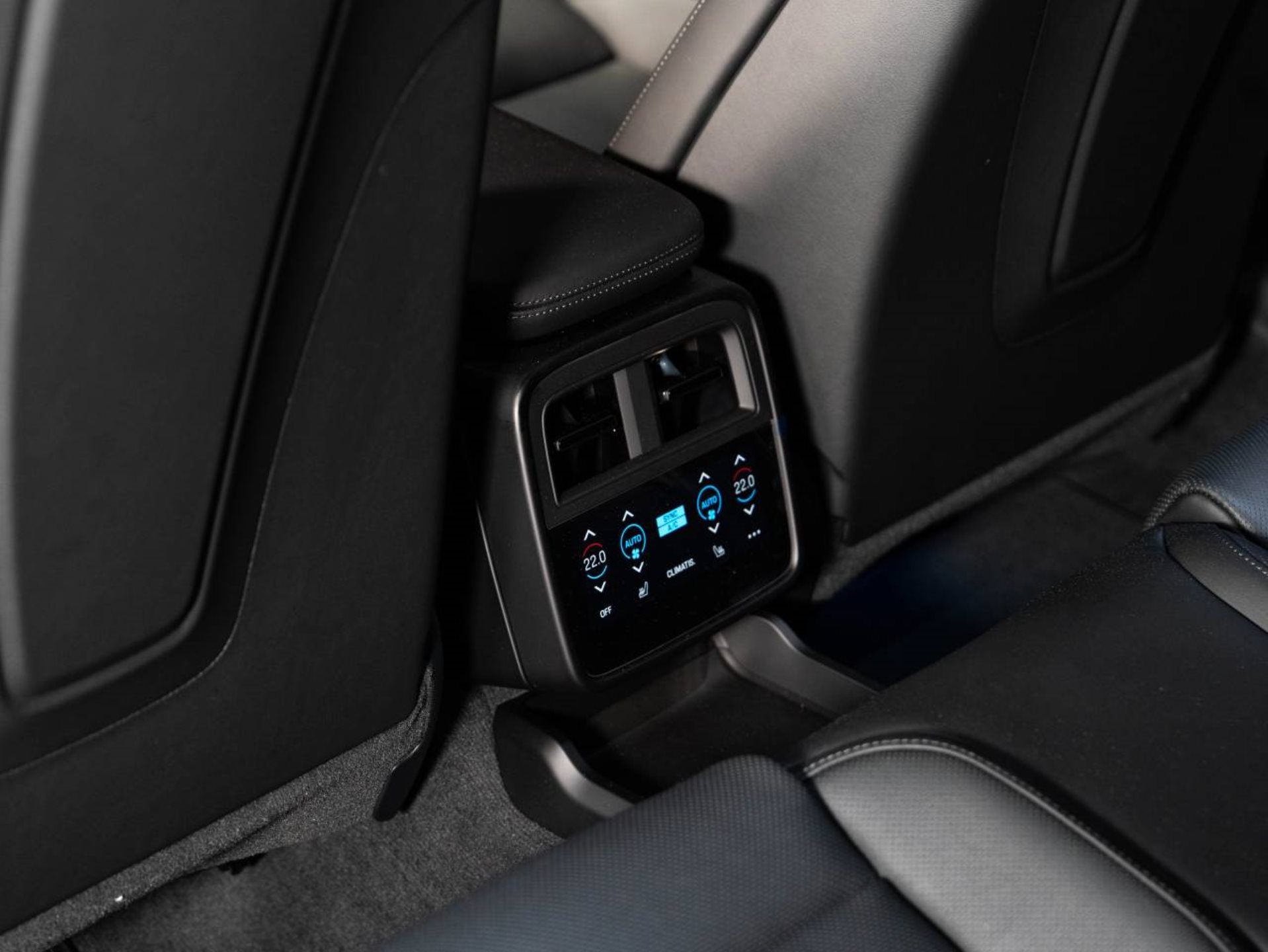 PORSCHE Taycan 4S Cross Turismo-image-19