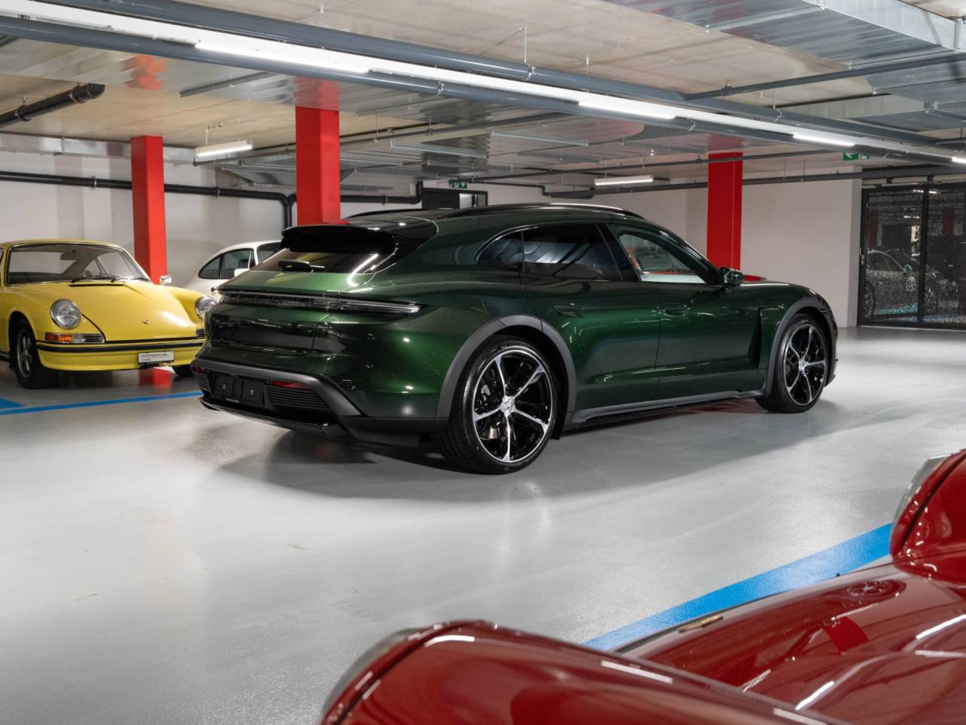 PORSCHE Taycan 4S Cross Turismo-image-2