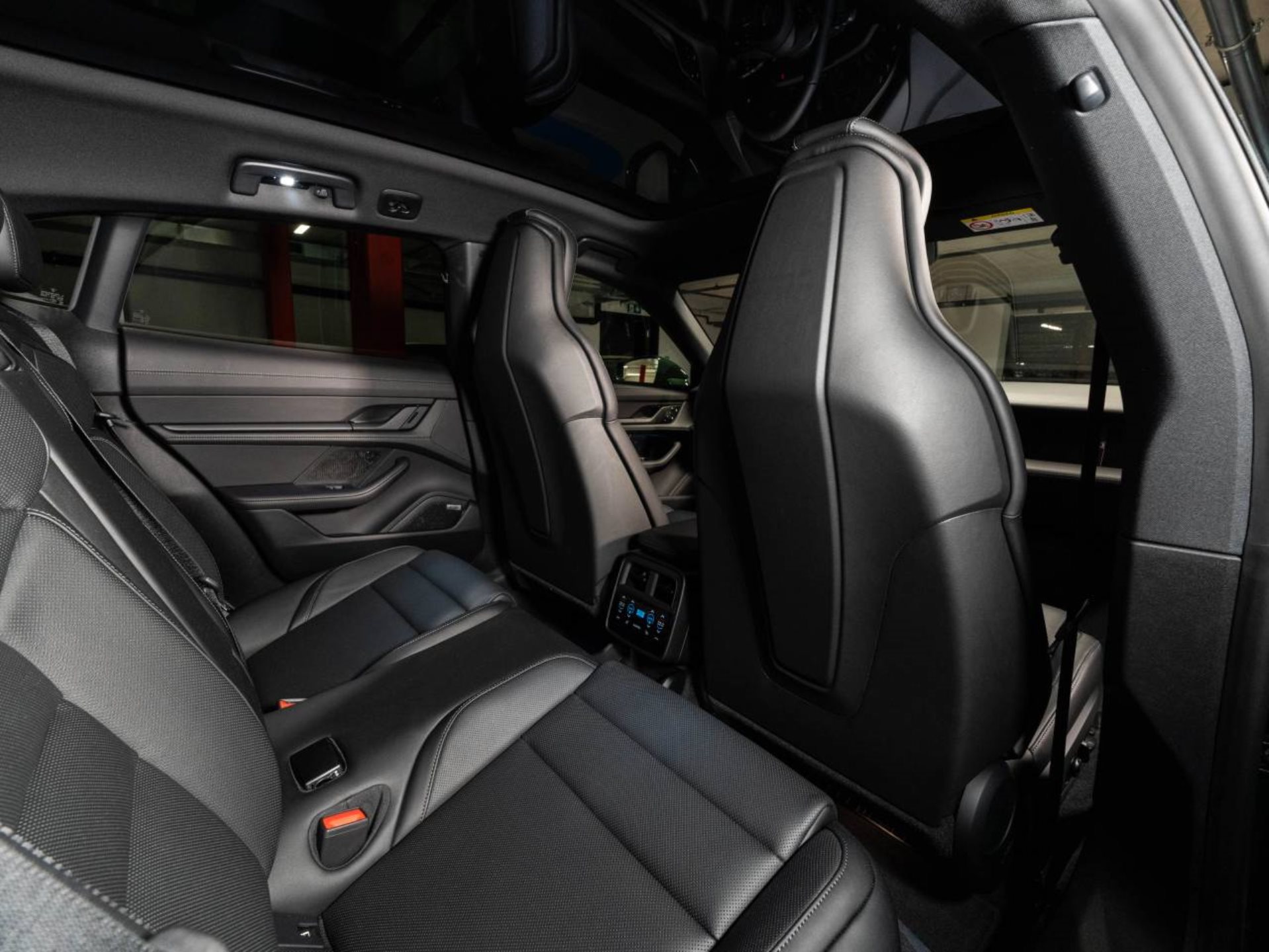 PORSCHE Taycan 4S Cross Turismo-image-18
