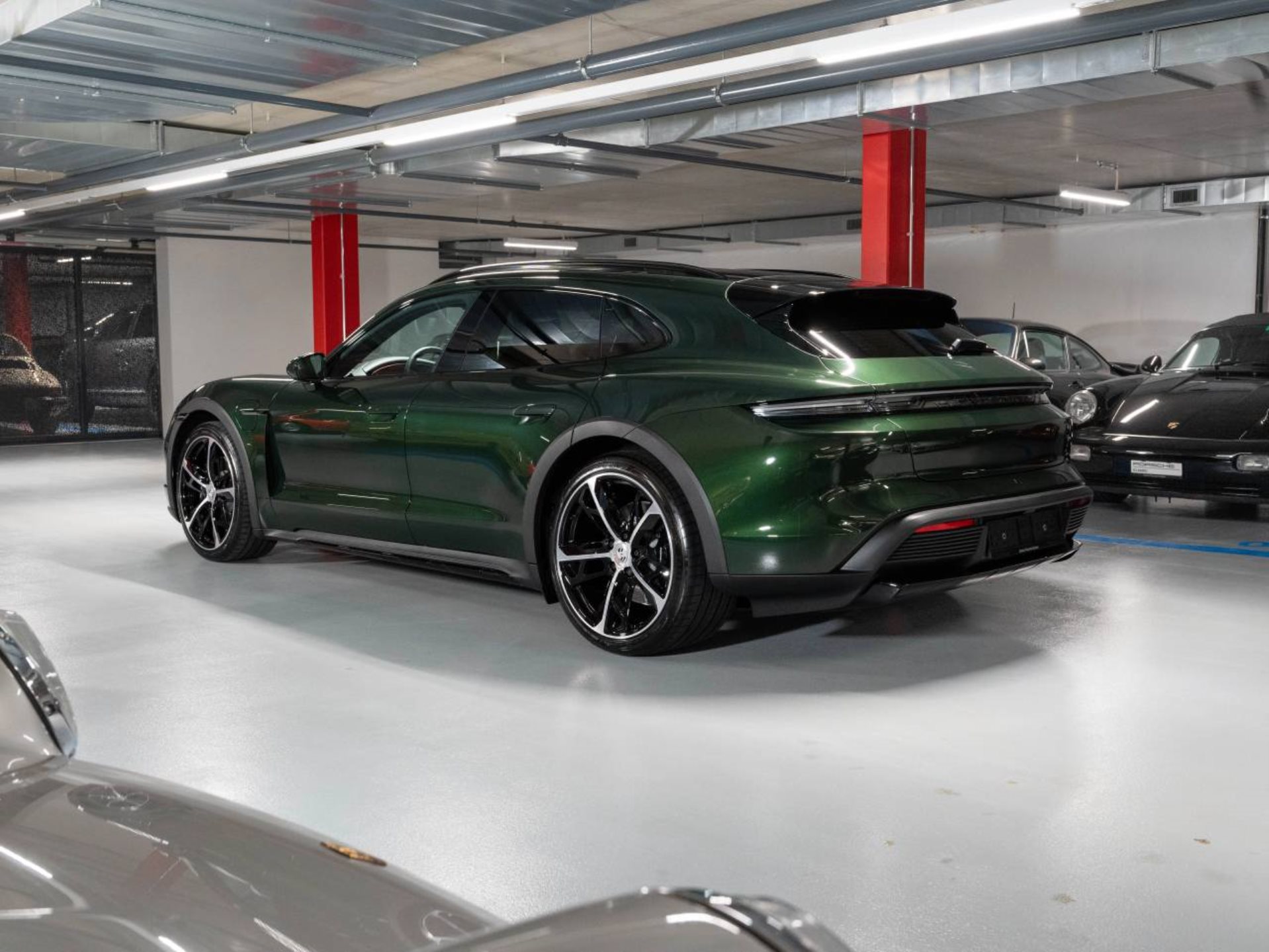 PORSCHE Taycan 4S Cross Turismo-image-7
