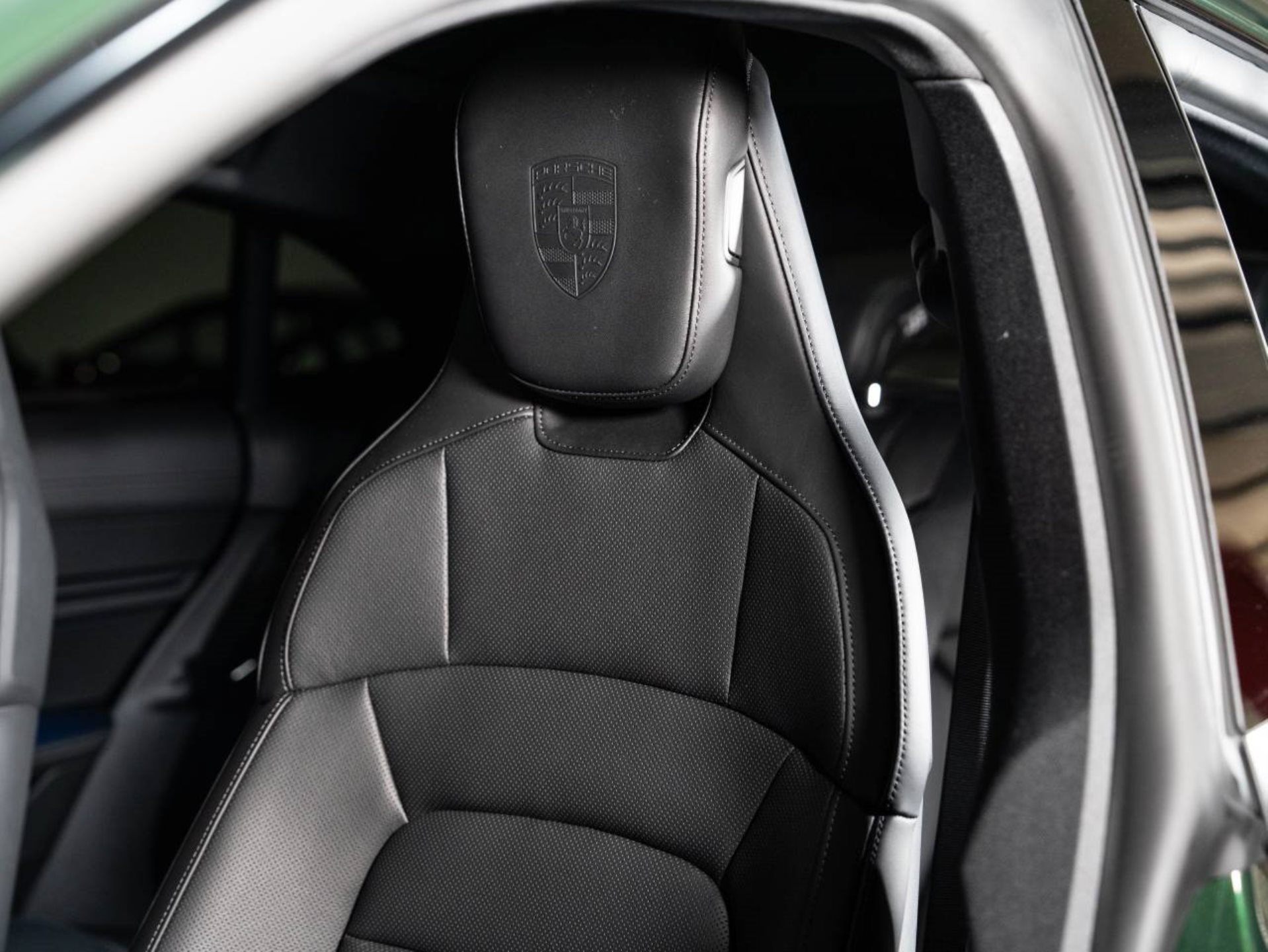 PORSCHE Taycan 4S Cross Turismo-image-4