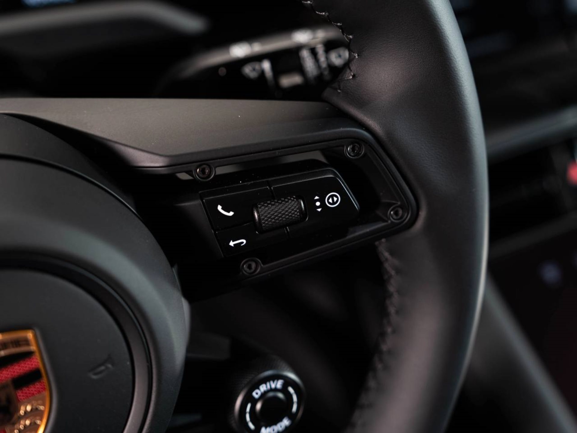 PORSCHE Taycan 4S Cross Turismo-image-9