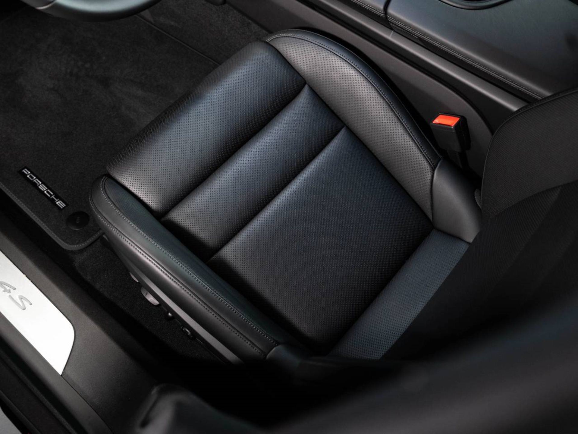 PORSCHE Taycan 4S Cross Turismo-image-15