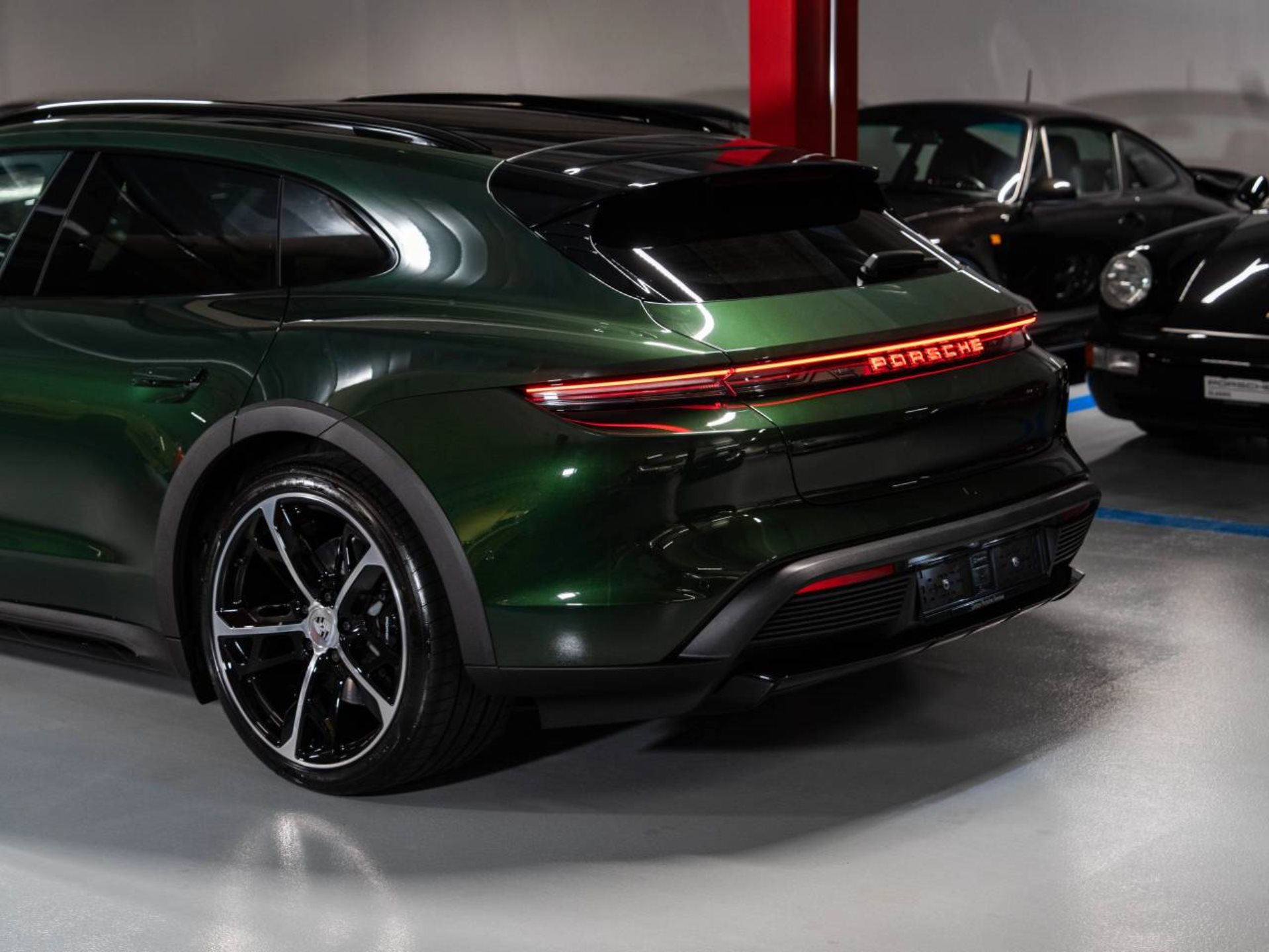 PORSCHE Taycan 4S Cross Turismo-image-23