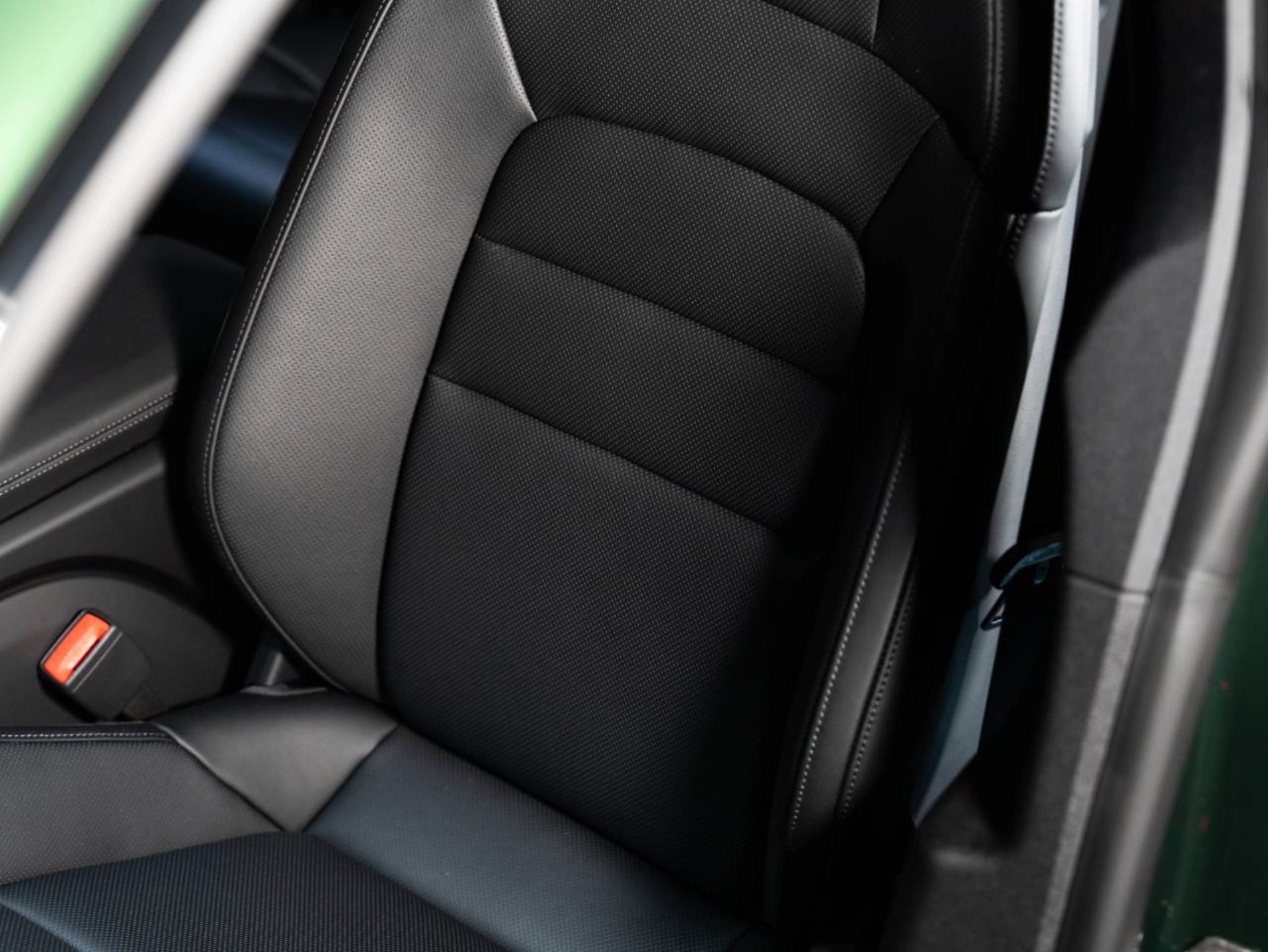 PORSCHE Taycan 4S Cross Turismo-image-14