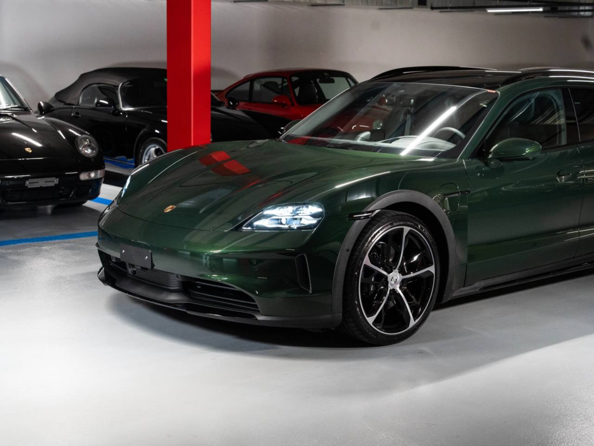 PORSCHE Taycan 4S Cross Turismo-image-21