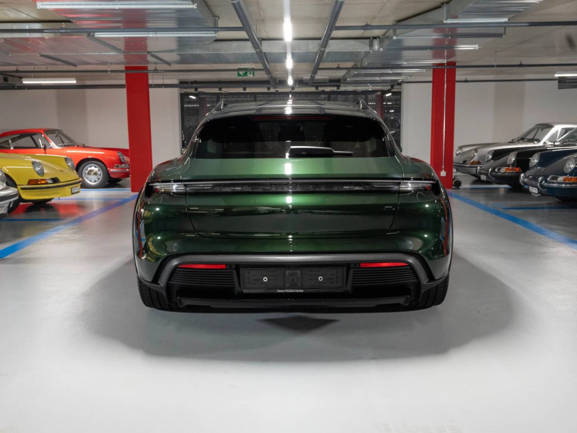 PORSCHE Taycan 4S Cross Turismo-image-5