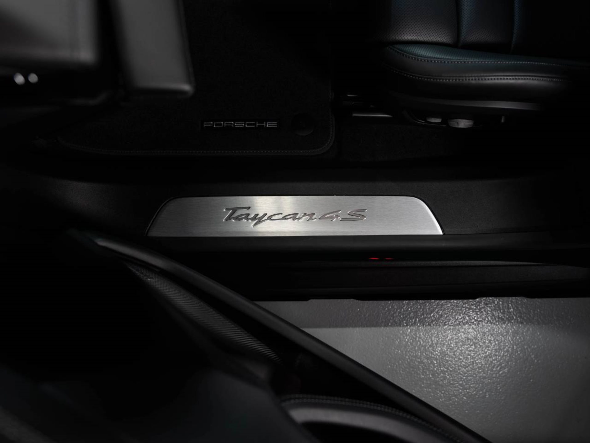 PORSCHE Taycan 4S Cross Turismo-image-26