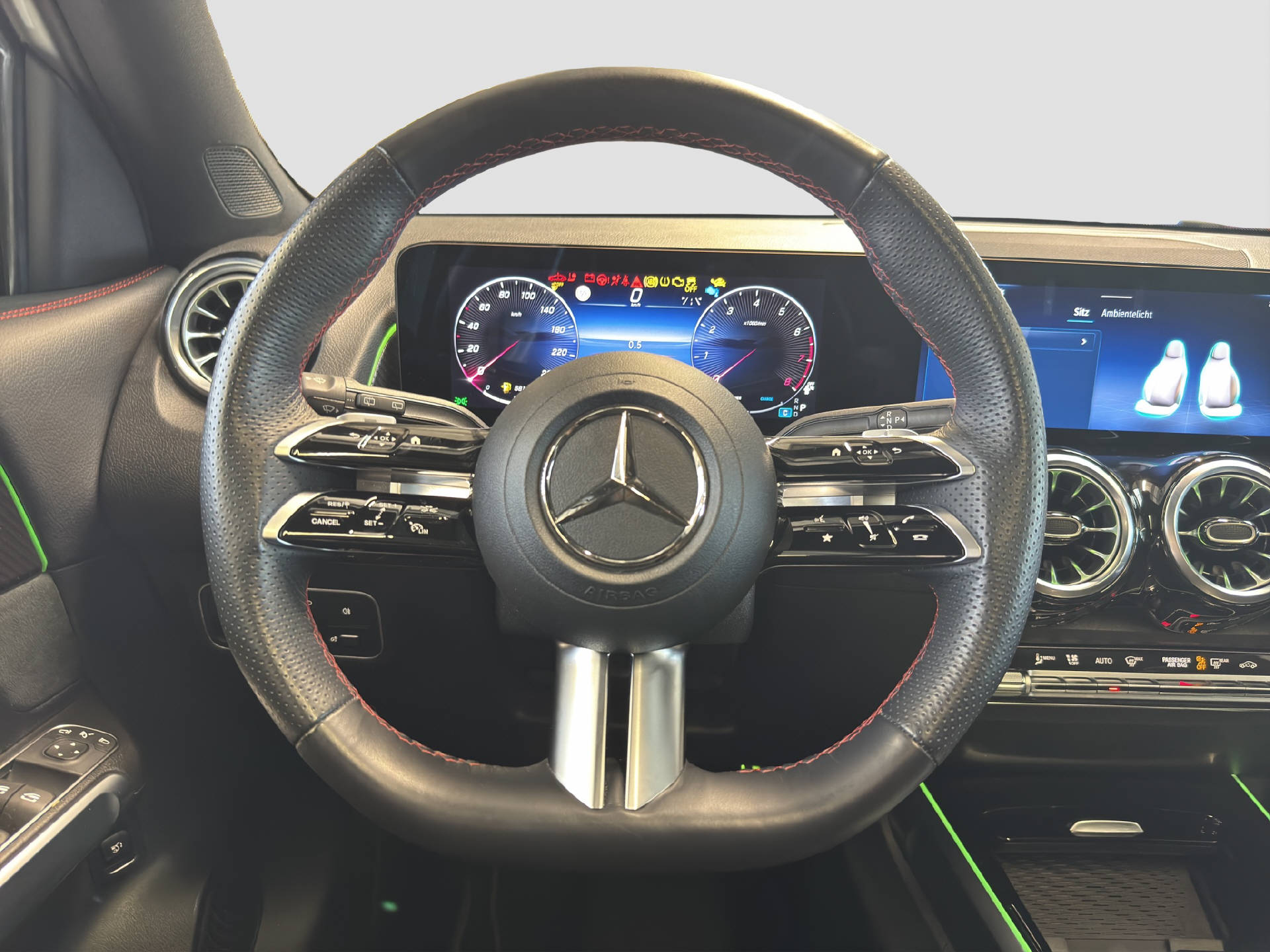 MERCEDES-BENZ GLB 220 AMG Line 4MATIC-image-8