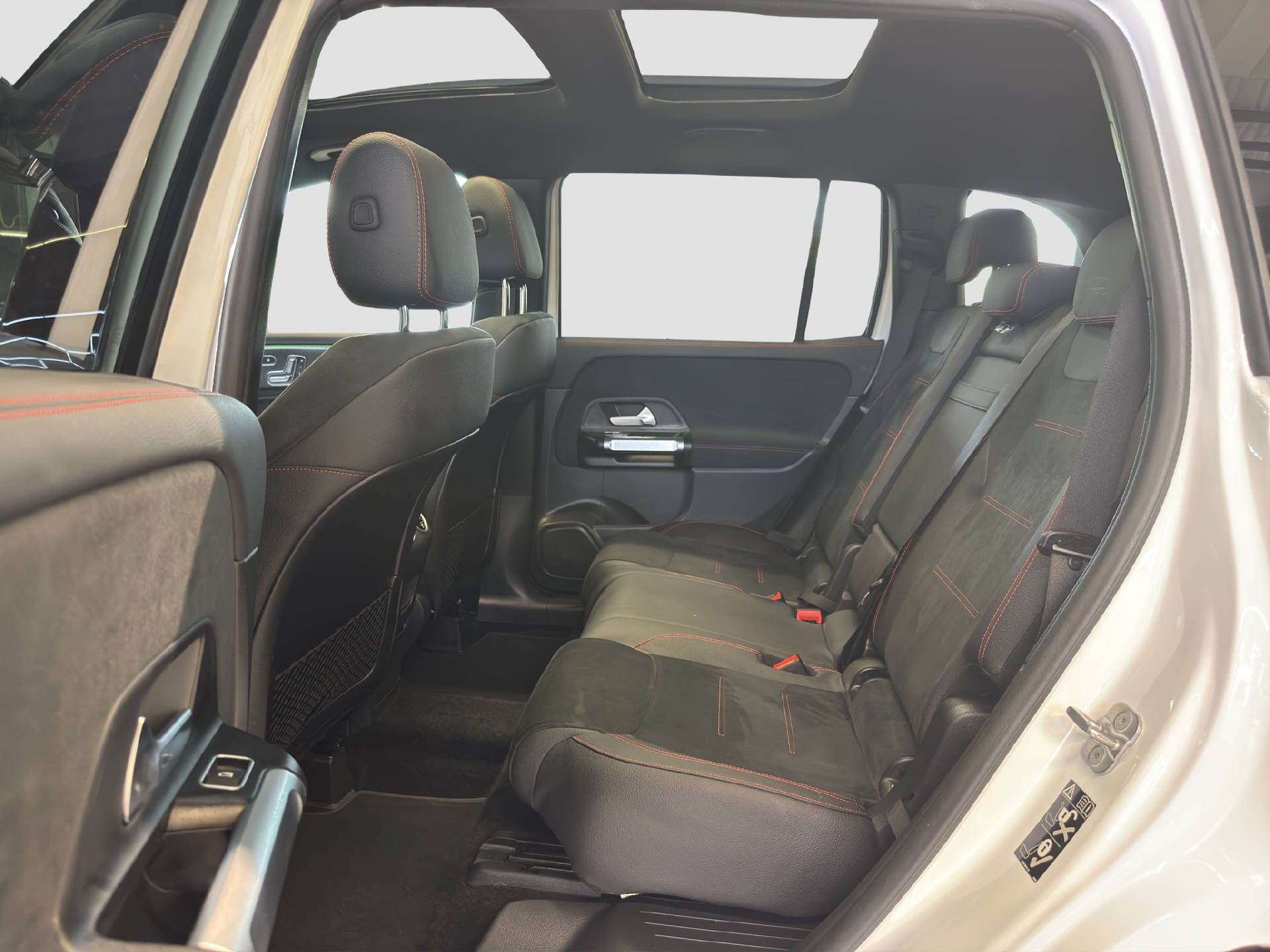 MERCEDES-BENZ GLB 220 AMG Line 4MATIC-image-13