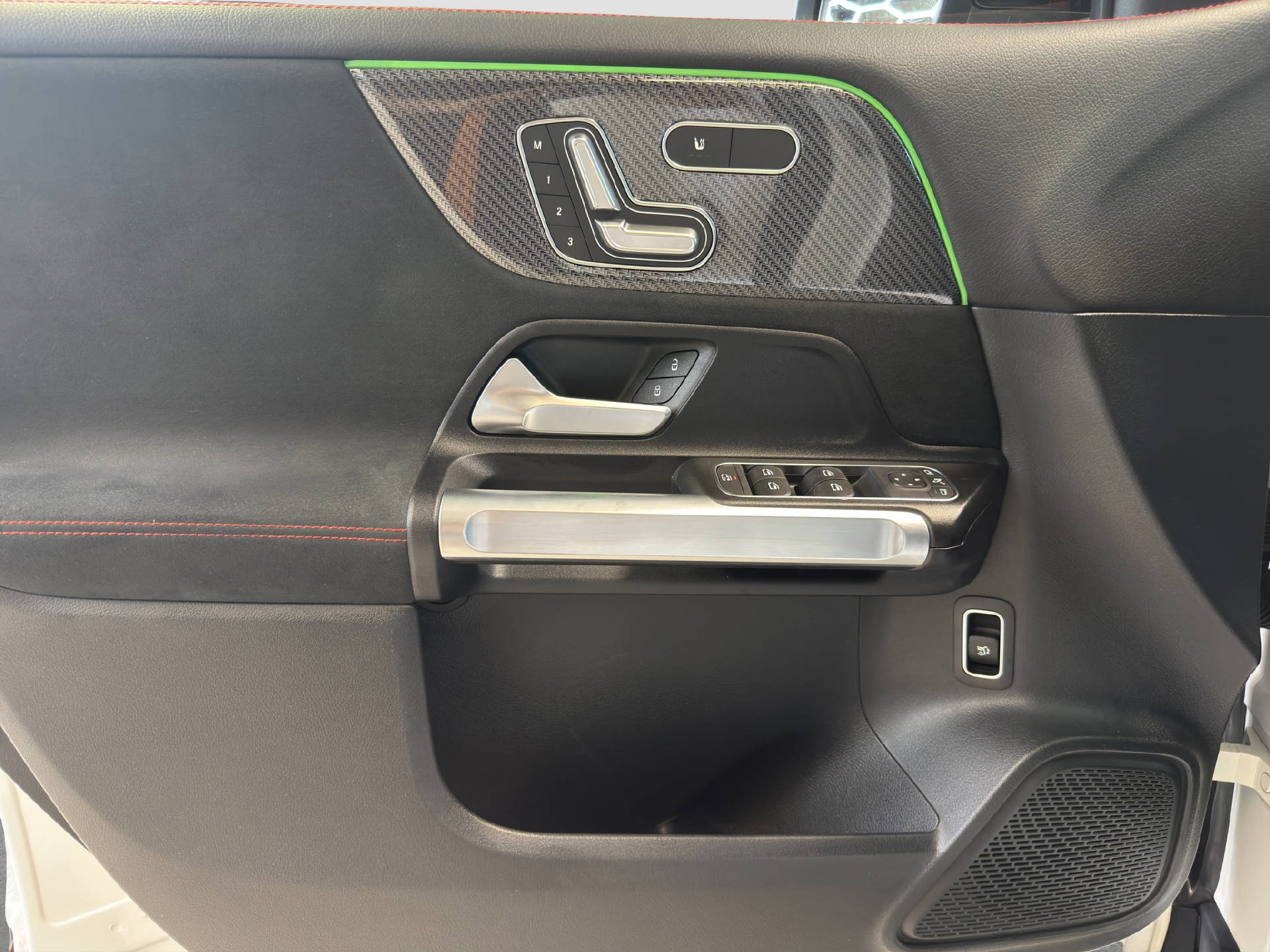 MERCEDES-BENZ GLB 220 AMG Line 4MATIC-image-12