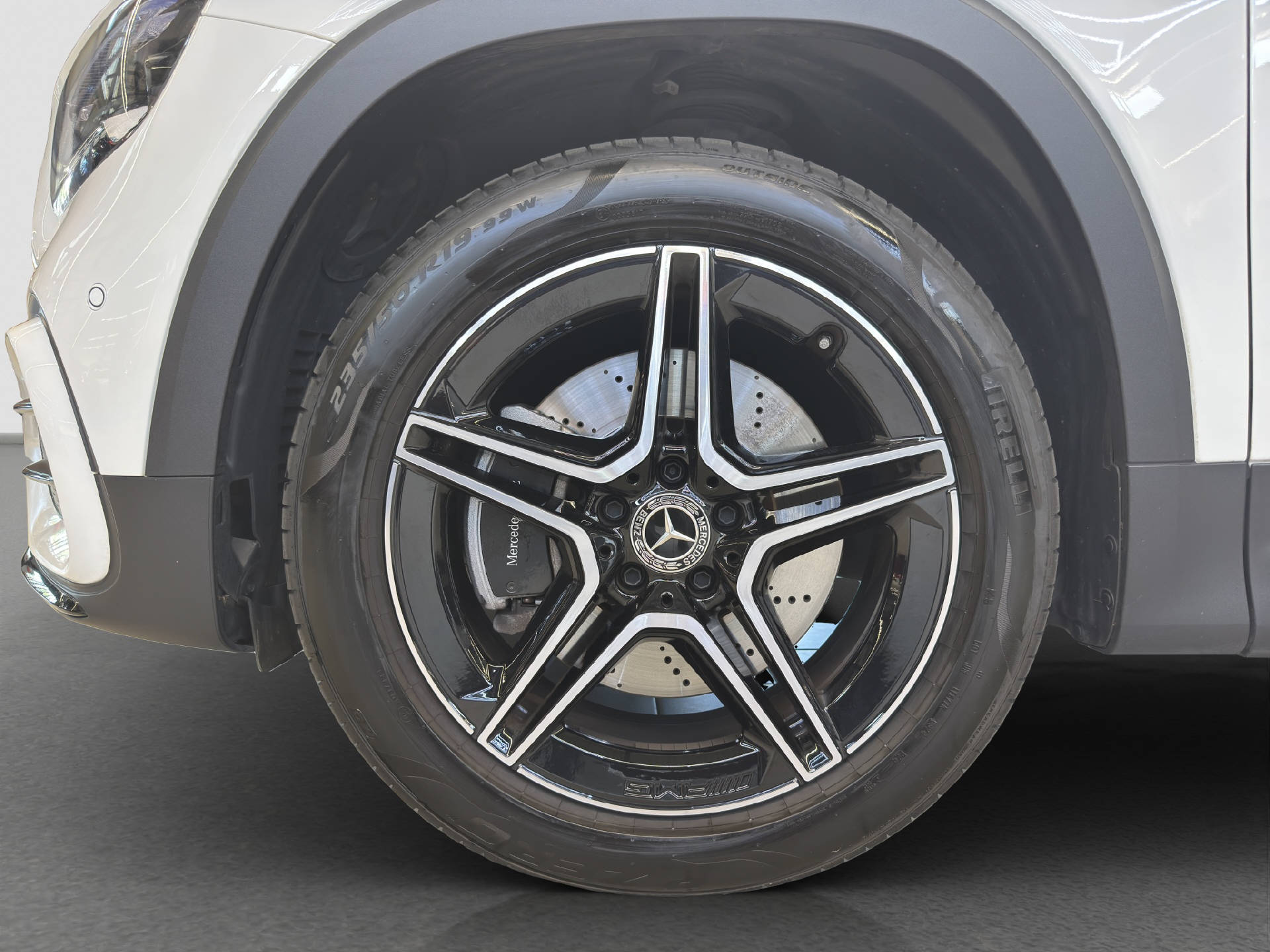 MERCEDES-BENZ GLB 220 AMG Line 4MATIC-image-5