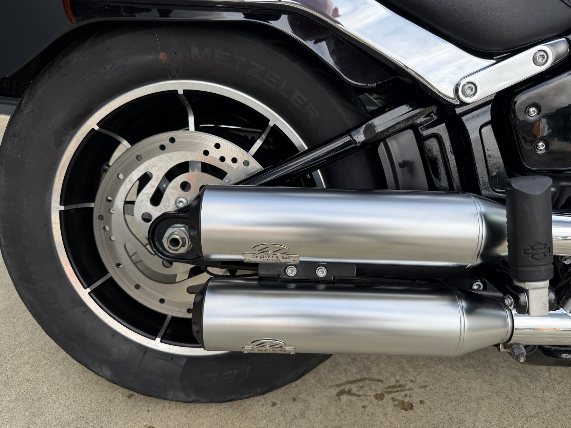 HARLEY-DAVIDSON FXLR 1745 Low Rider 107-showroom-element-1