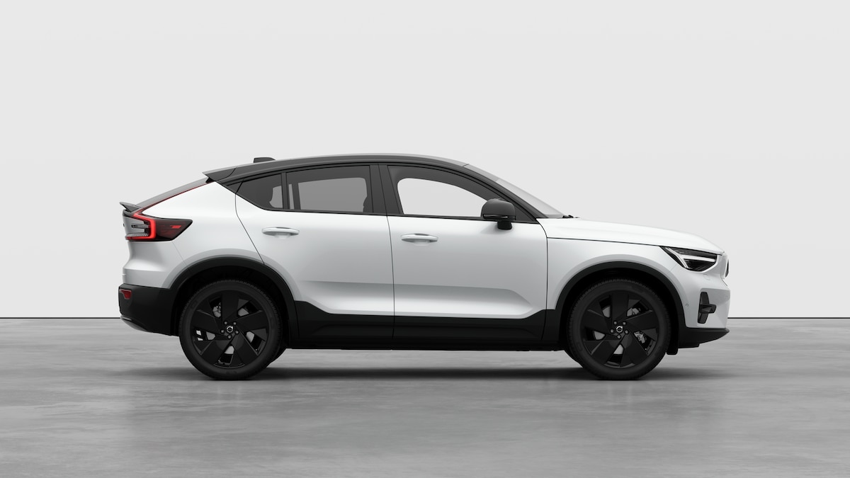 VOLVO EC40 Twin Performance Ultra Black Edition AWD-image-3