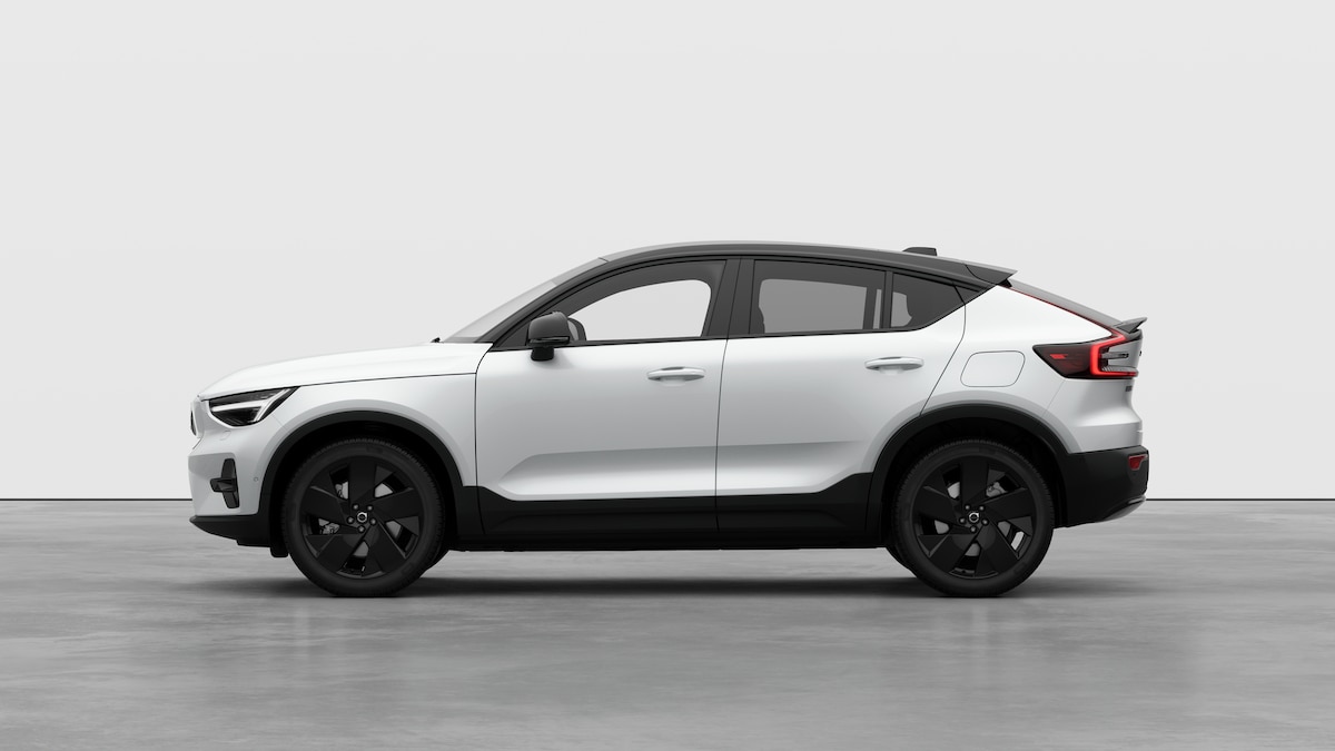 VOLVO EC40 Twin Performance Ultra Black Edition AWD-image-2