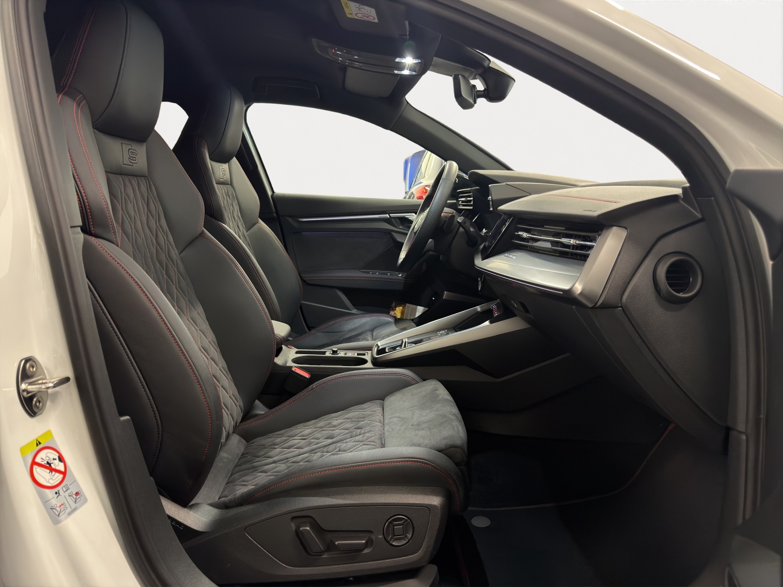 AUDI A3 Sportback 40 TFSI S line Quattro 190PS-image-6