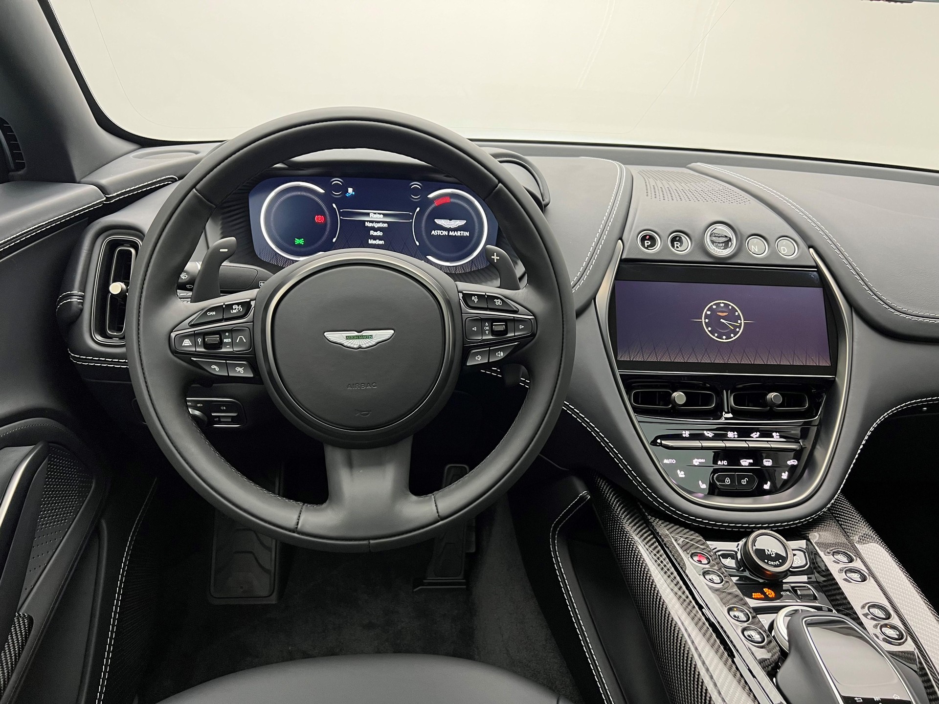 ASTON MARTIN DBX 707 4.0 V8 Bi-Turbo-image-5