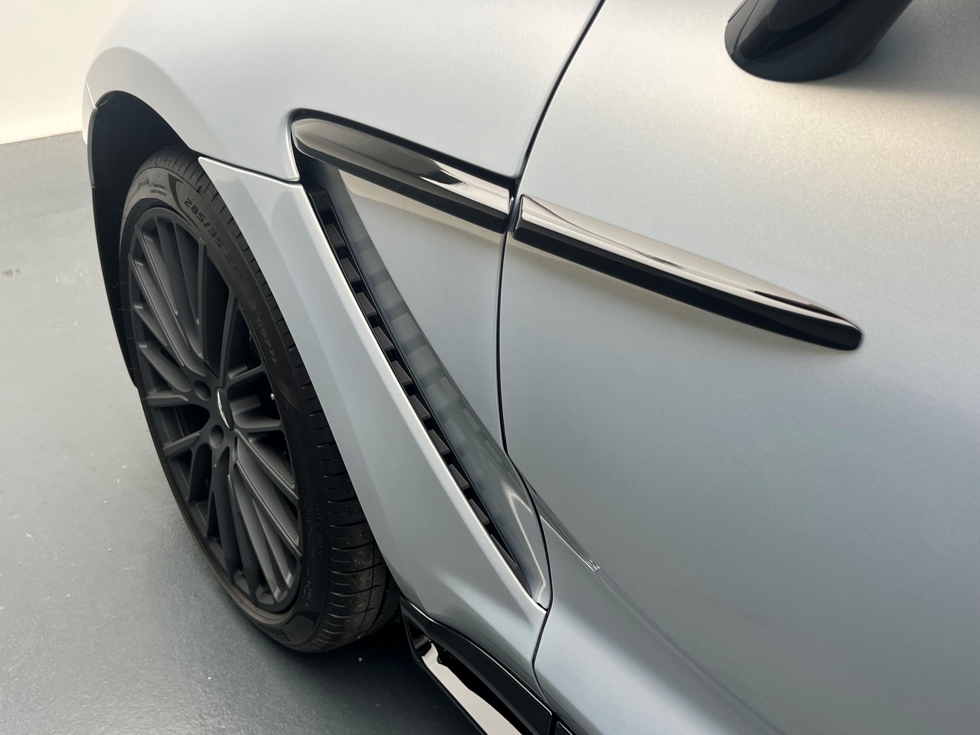 ASTON MARTIN DBX 707 4.0 V8 Bi-Turbo-image-19