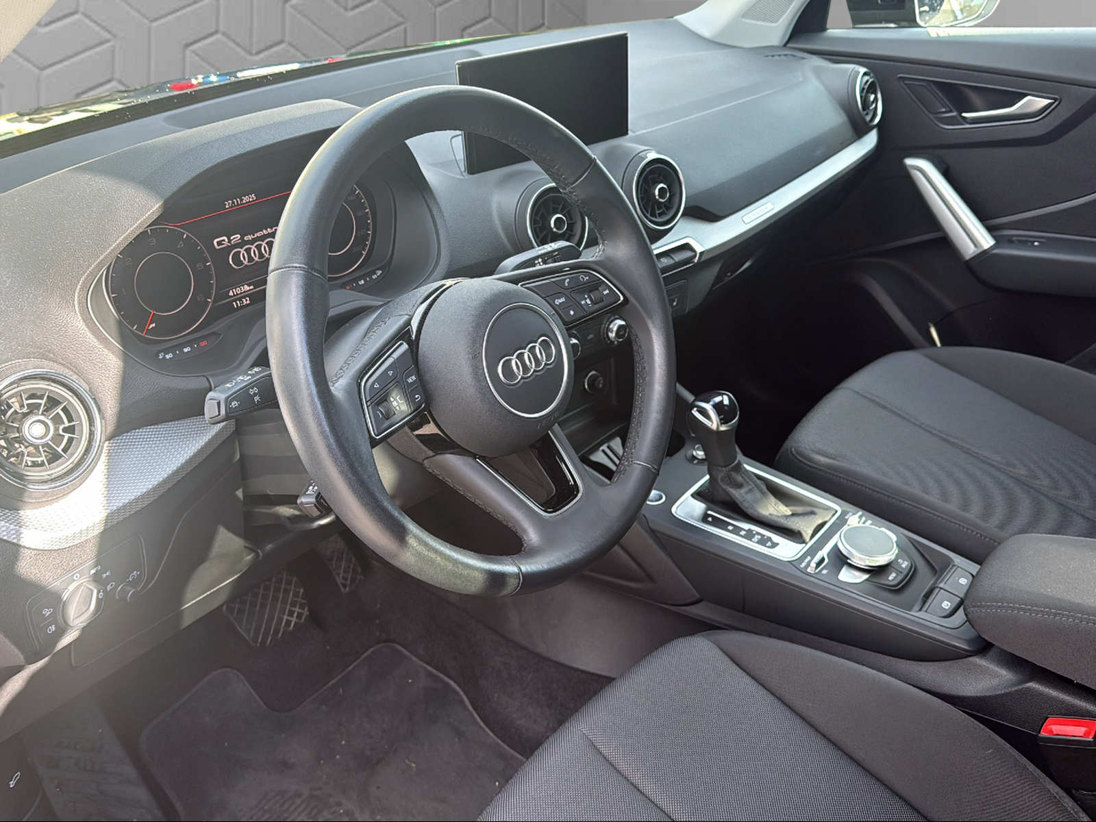 AUDI Q2 35 TDI quattro S-tronic-image-11