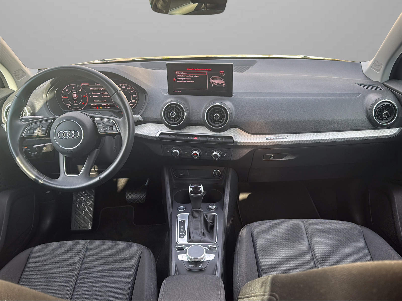 AUDI Q2 35 TDI quattro S-tronic-image-12