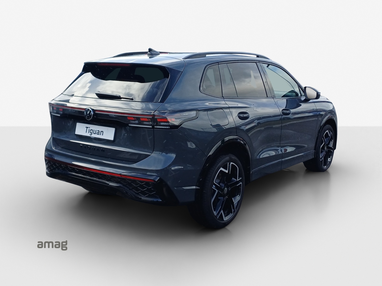 VW Tiguan 2.0 TSI DSG R-Line 4Motion-image-4
