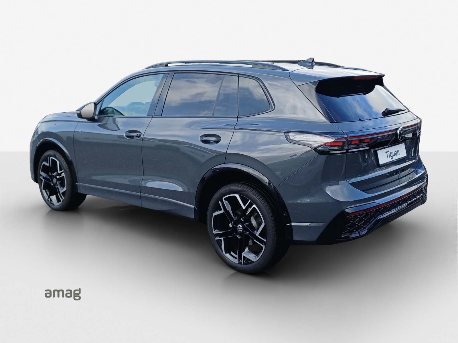VW Tiguan 2.0 TSI DSG R-Line 4Motion-image-2