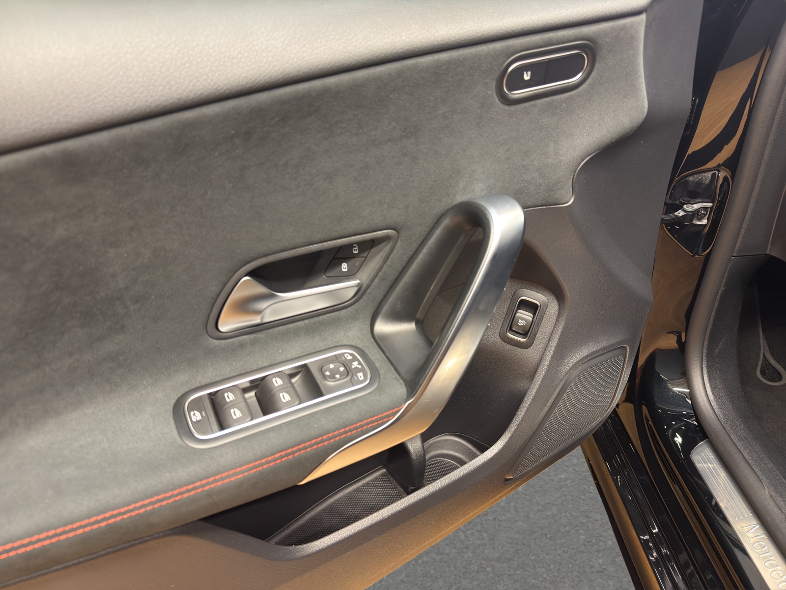 MERCEDES-BENZ A 180 - AMG / Rückfahrkamera / Volldigitales Display / Sitzkomfort-Paket-image-14