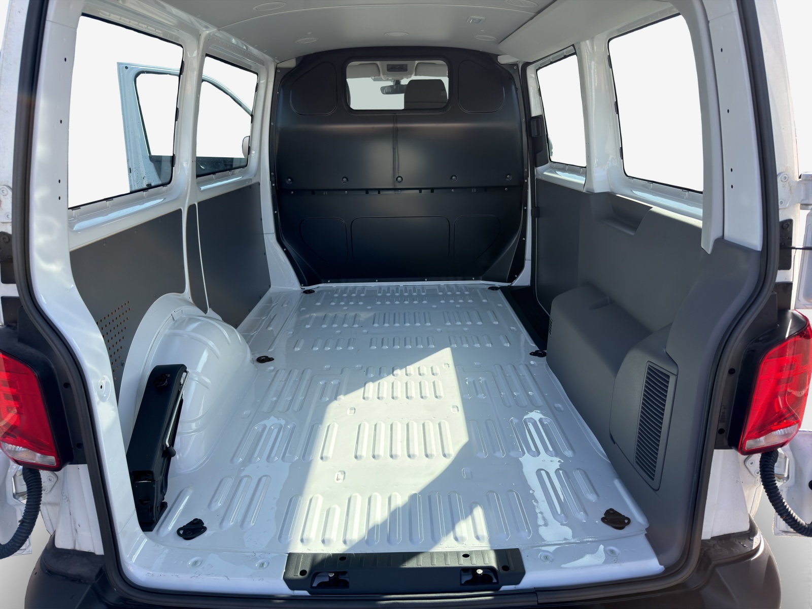 VW T6.1 2.0 TDI DSG-image-12
