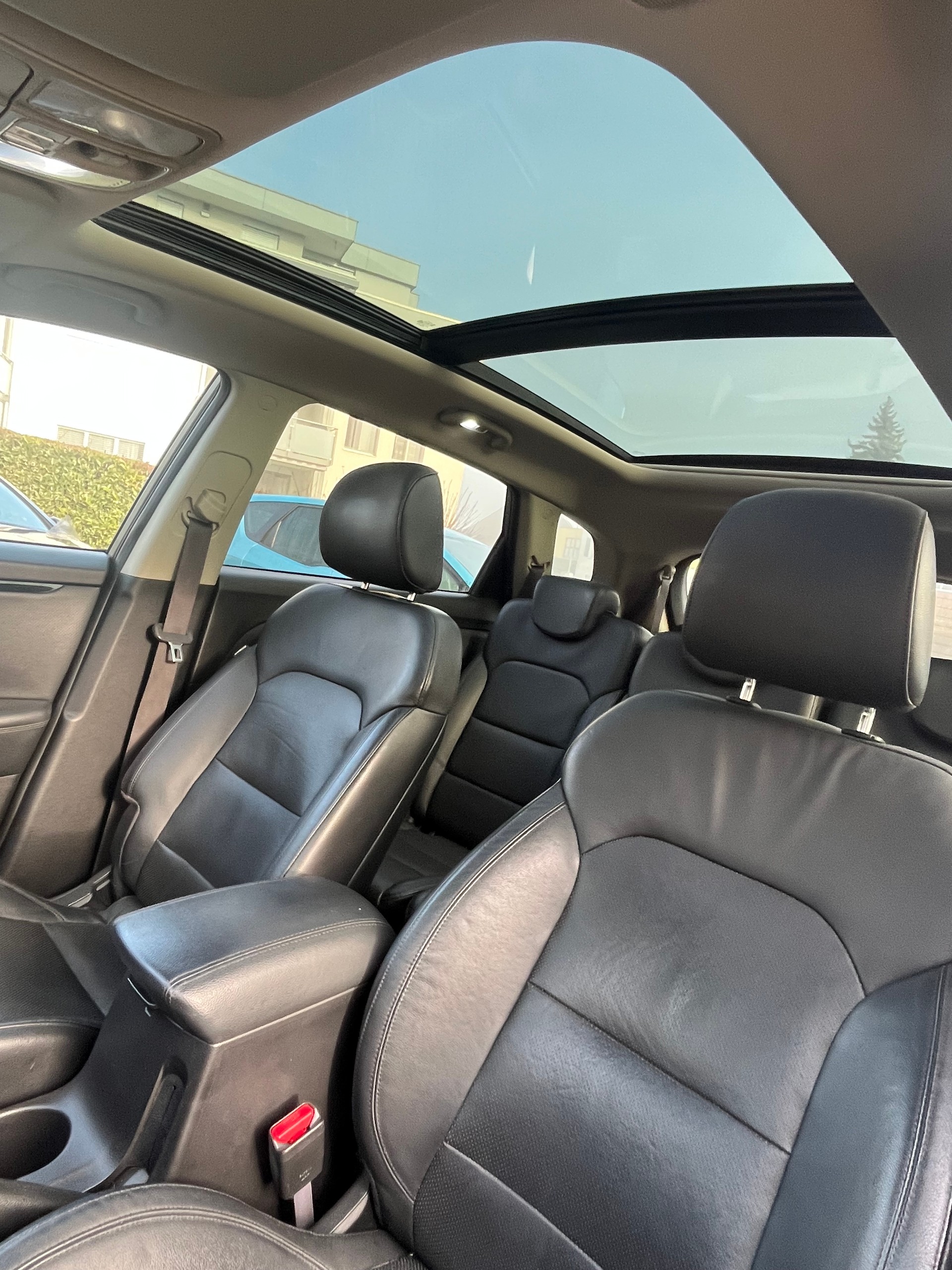 KIA Carens 1.7 CRDi Swiss Eco Edition DCT-image-6