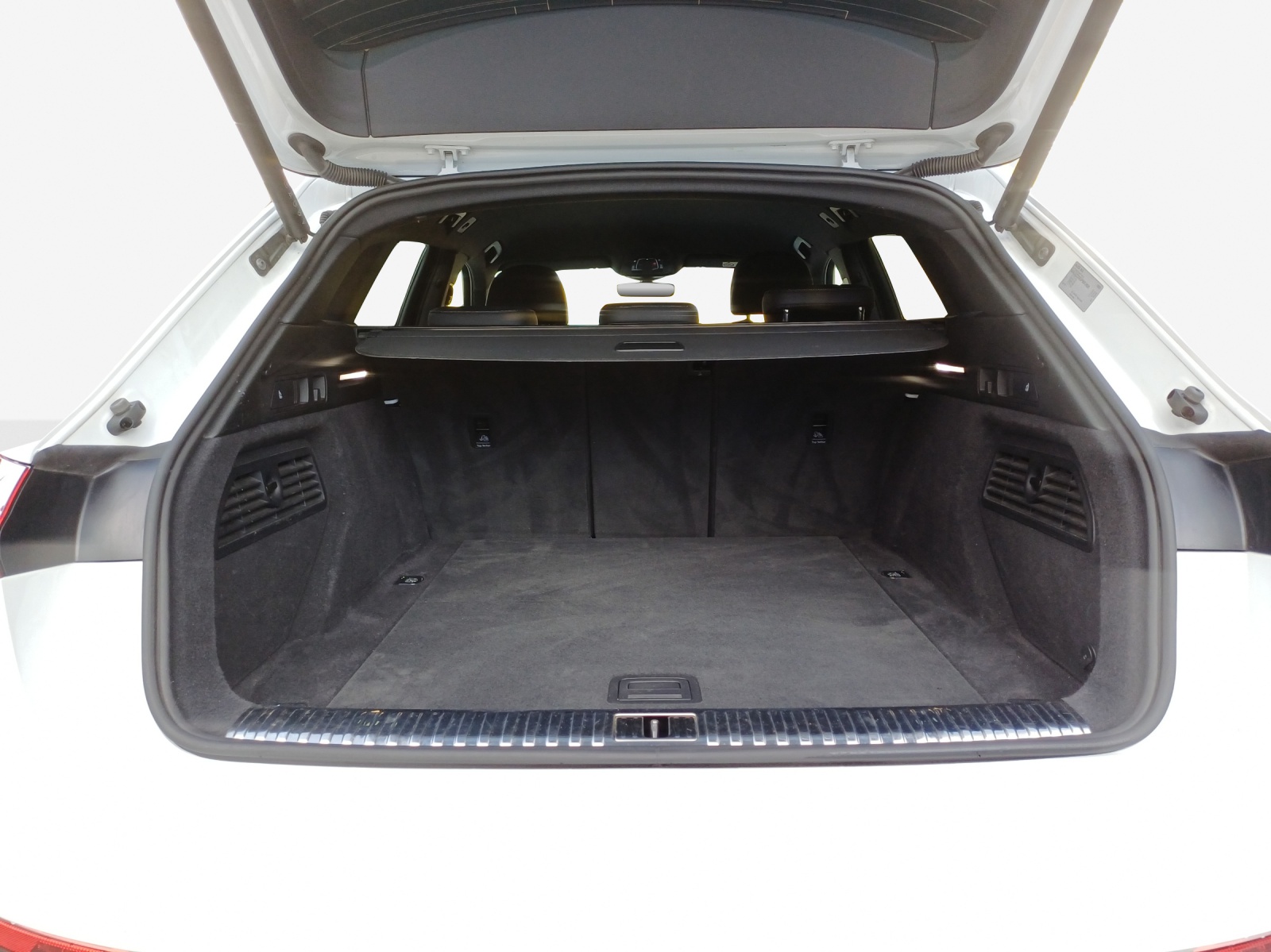 AUDI e-tron 55 S Line Black Edition quattro-image-12
