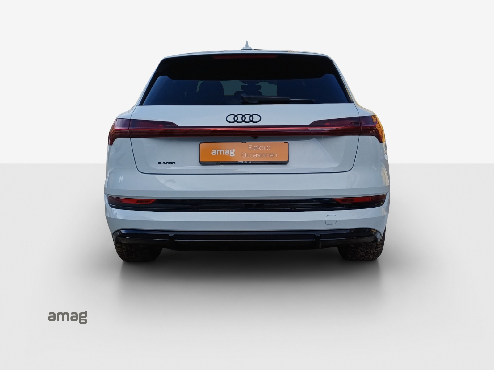 AUDI e-tron 55 S Line Black Edition quattro-image-3