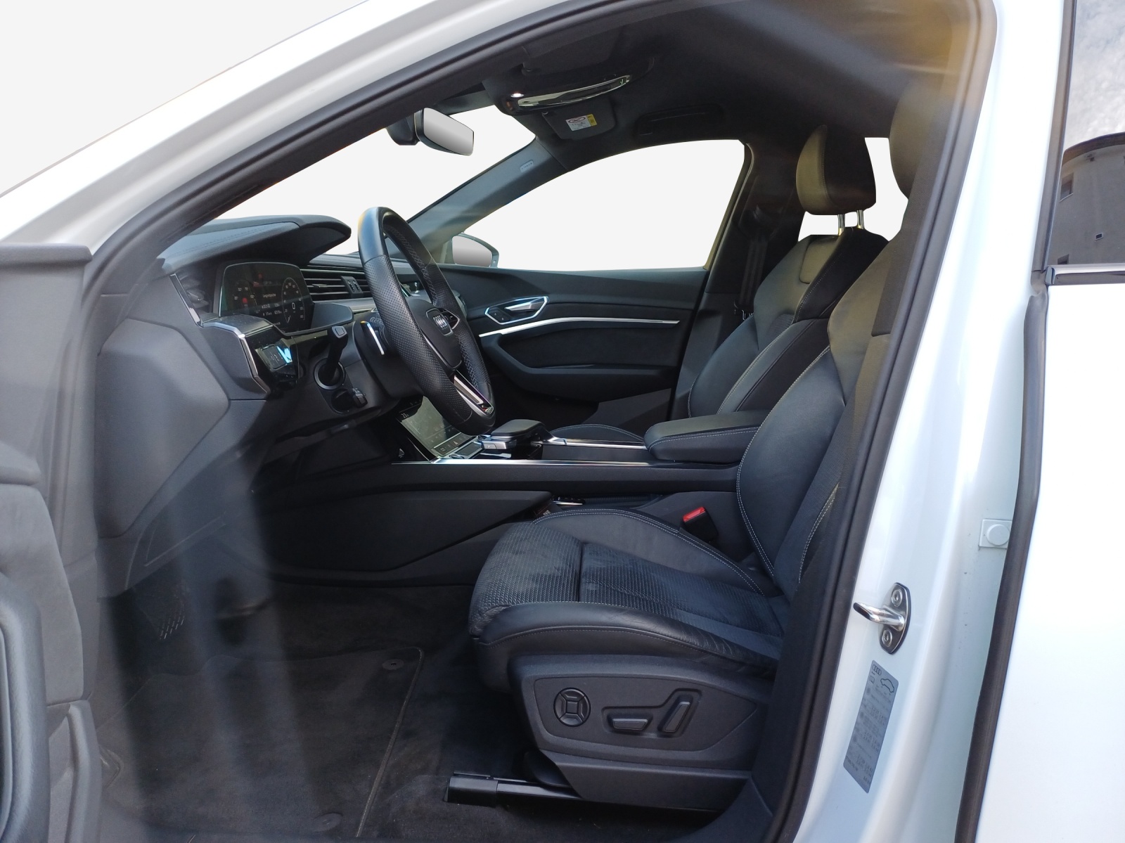 AUDI e-tron 55 S Line Black Edition quattro-image-7