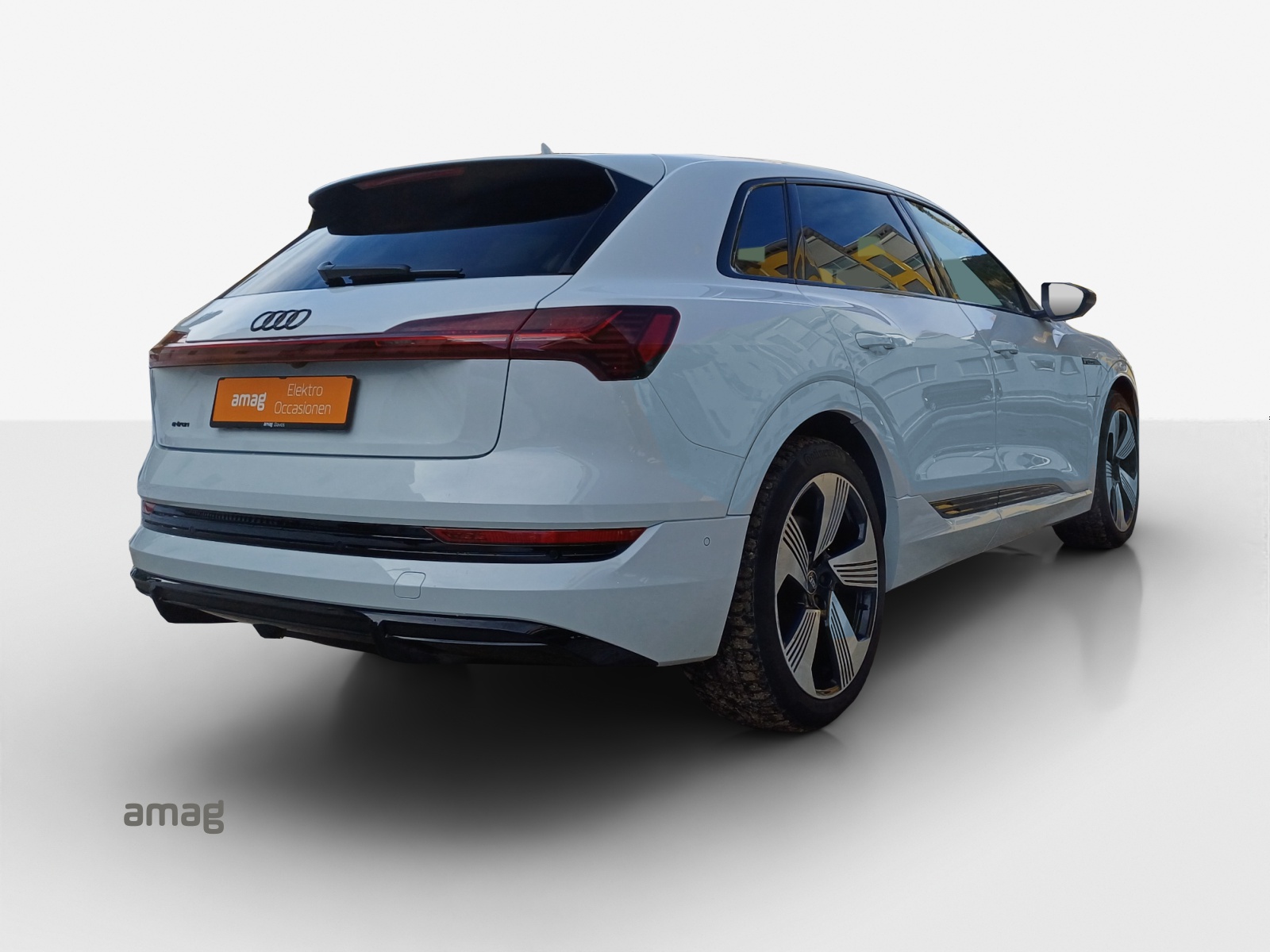 AUDI e-tron 55 S Line Black Edition quattro-image-4