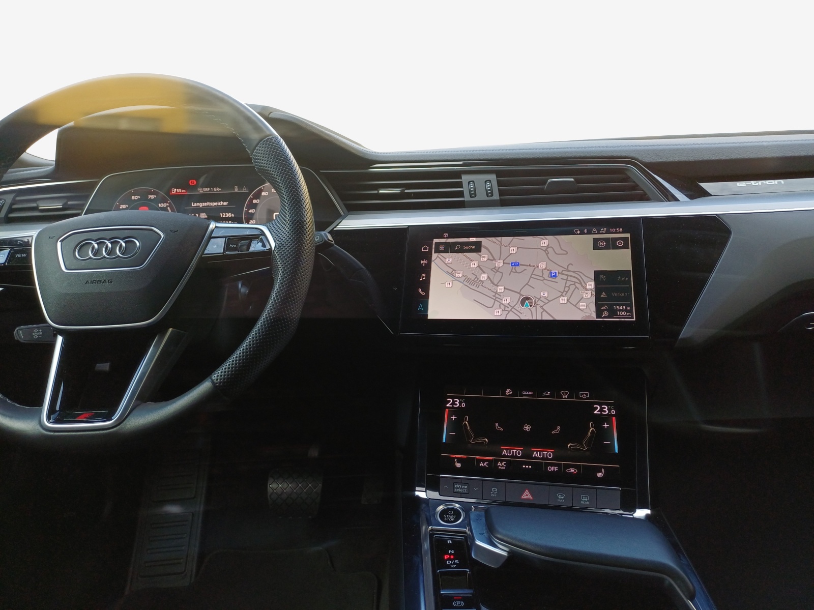 AUDI e-tron 55 S Line Black Edition quattro-image-10