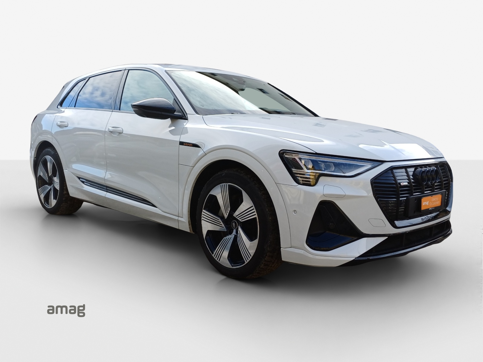 AUDI e-tron 55 S Line Black Edition quattro-image-5