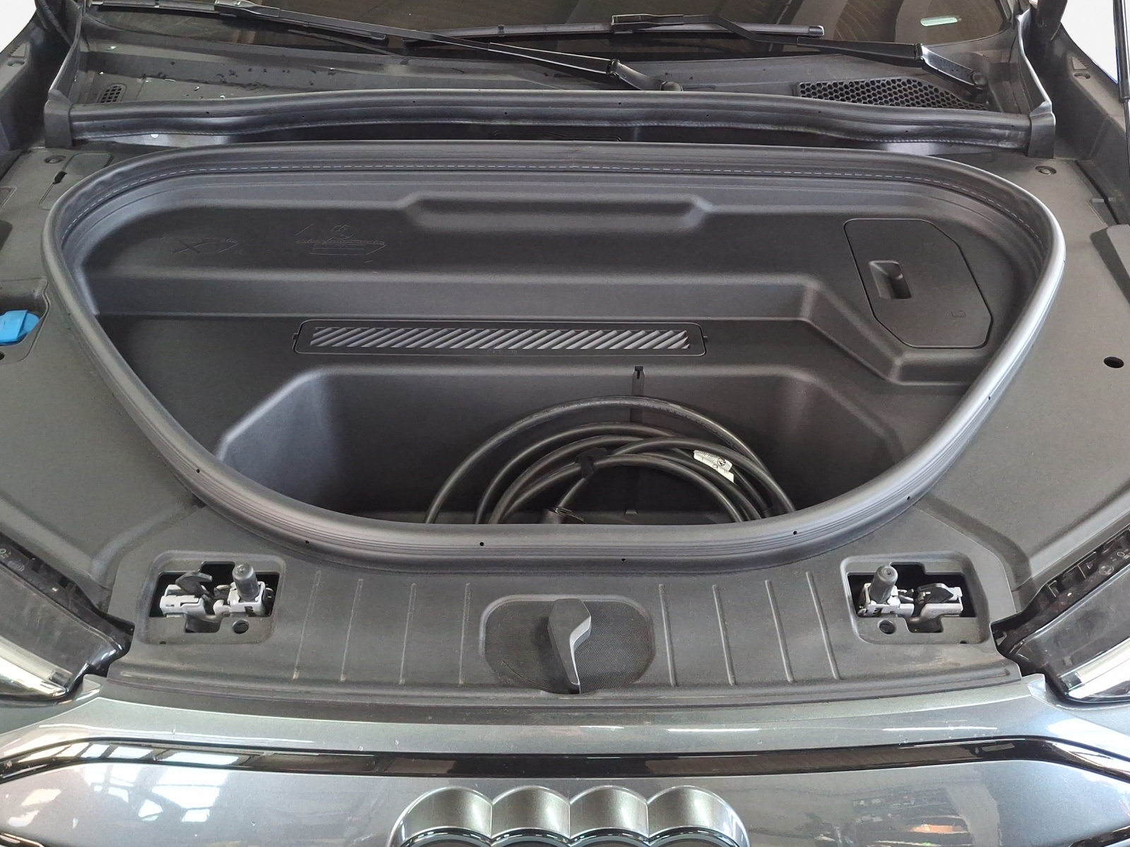AUDI Q6 e-tron quattro-image-14