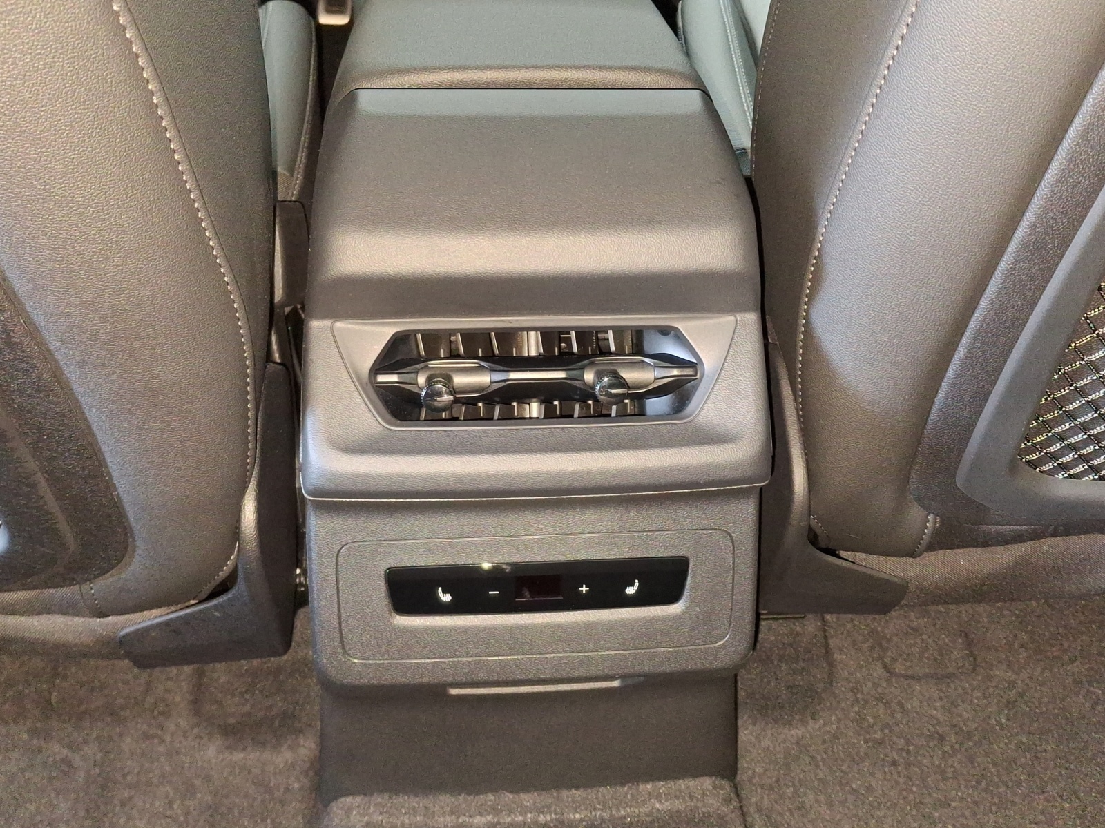 AUDI Q6 e-tron quattro-image-11