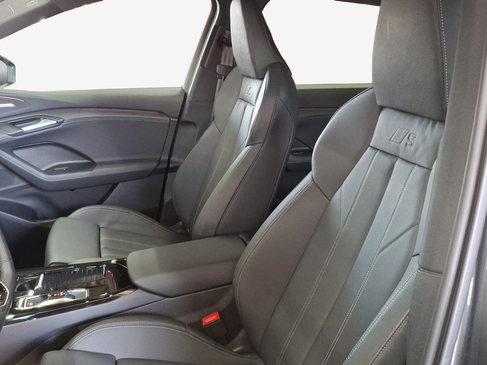AUDI Q6 e-tron quattro-image-8
