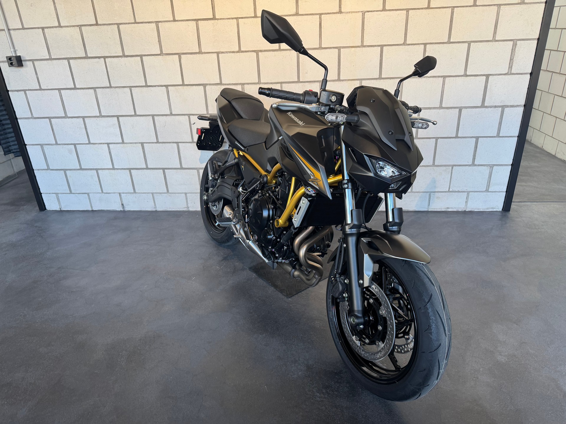 KAWASAKI Z 650 S (35kW)-showroom-element-2