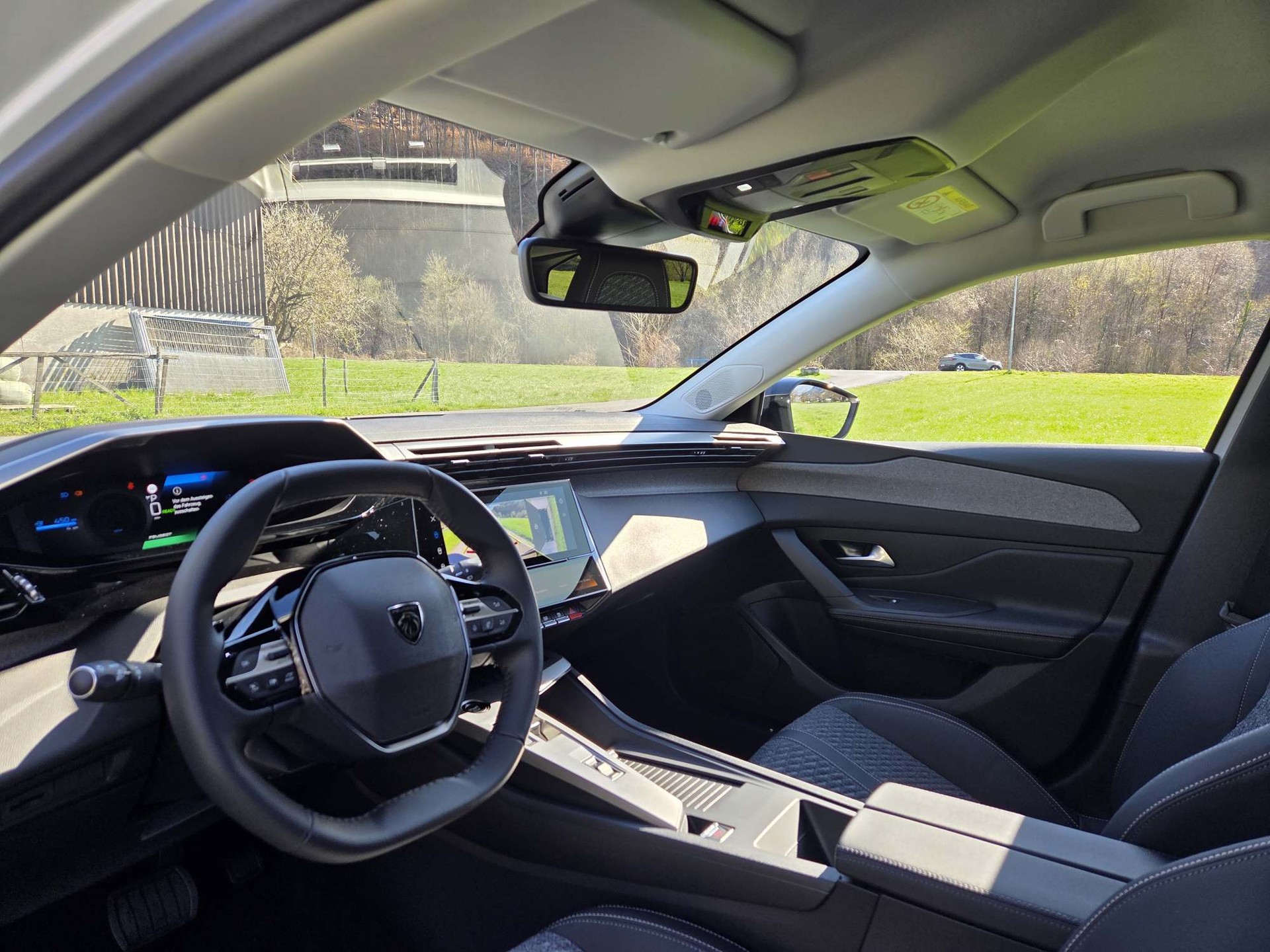 PEUGEOT 308 SW e-Allure-image-10