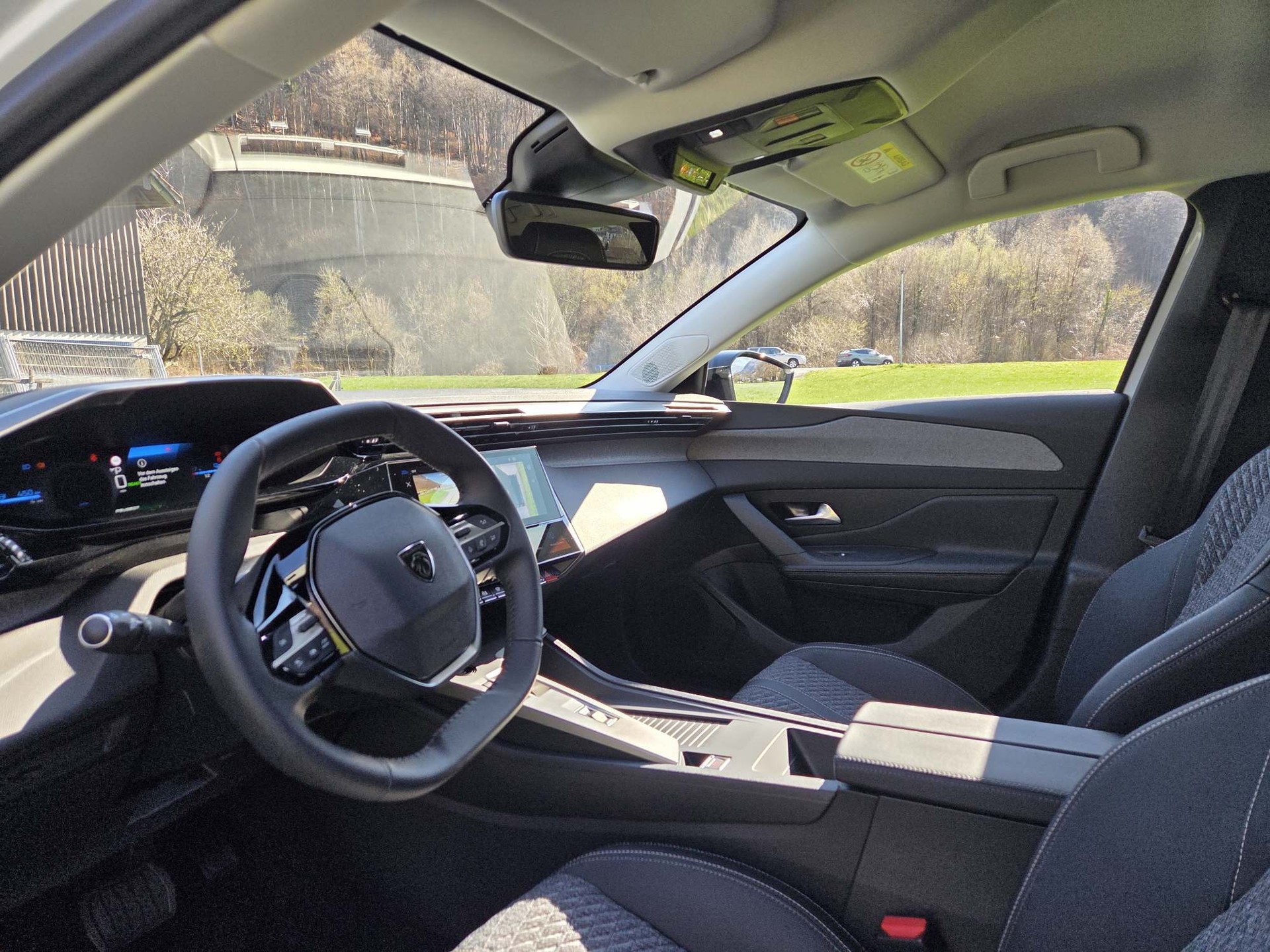 PEUGEOT 308 SW e-Allure-image-9