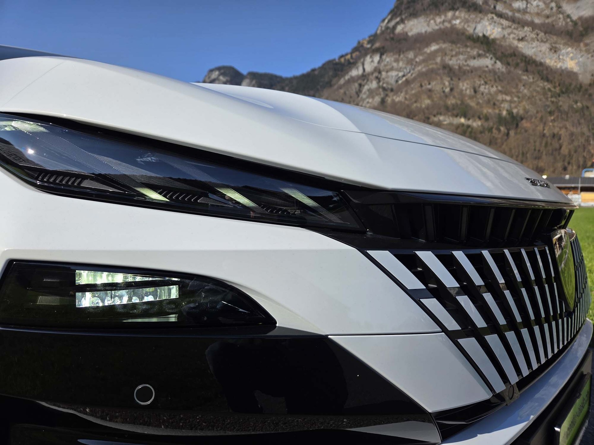 PEUGEOT 308 SW e-Allure-image-1