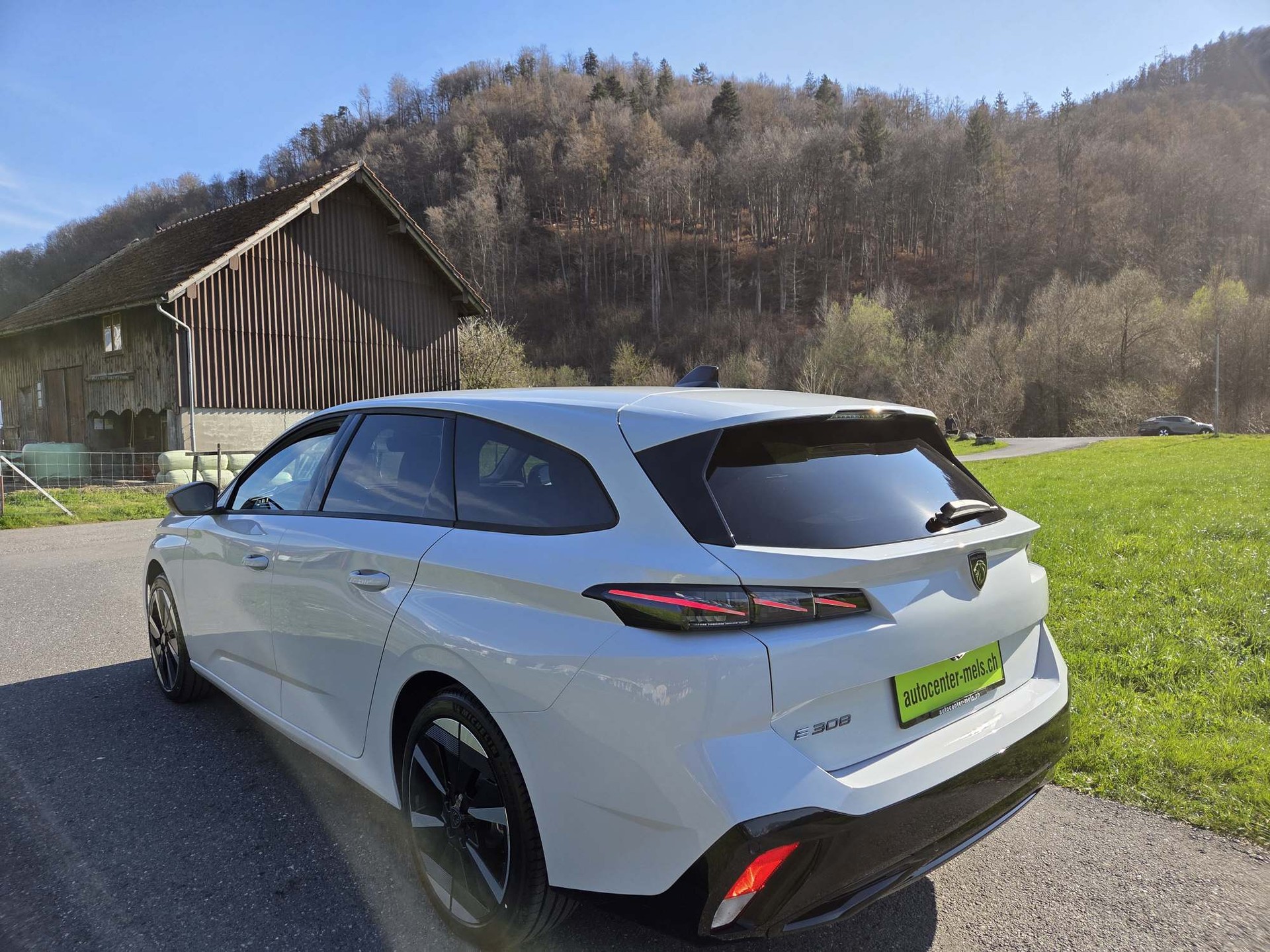 PEUGEOT 308 SW e-Allure-image-5