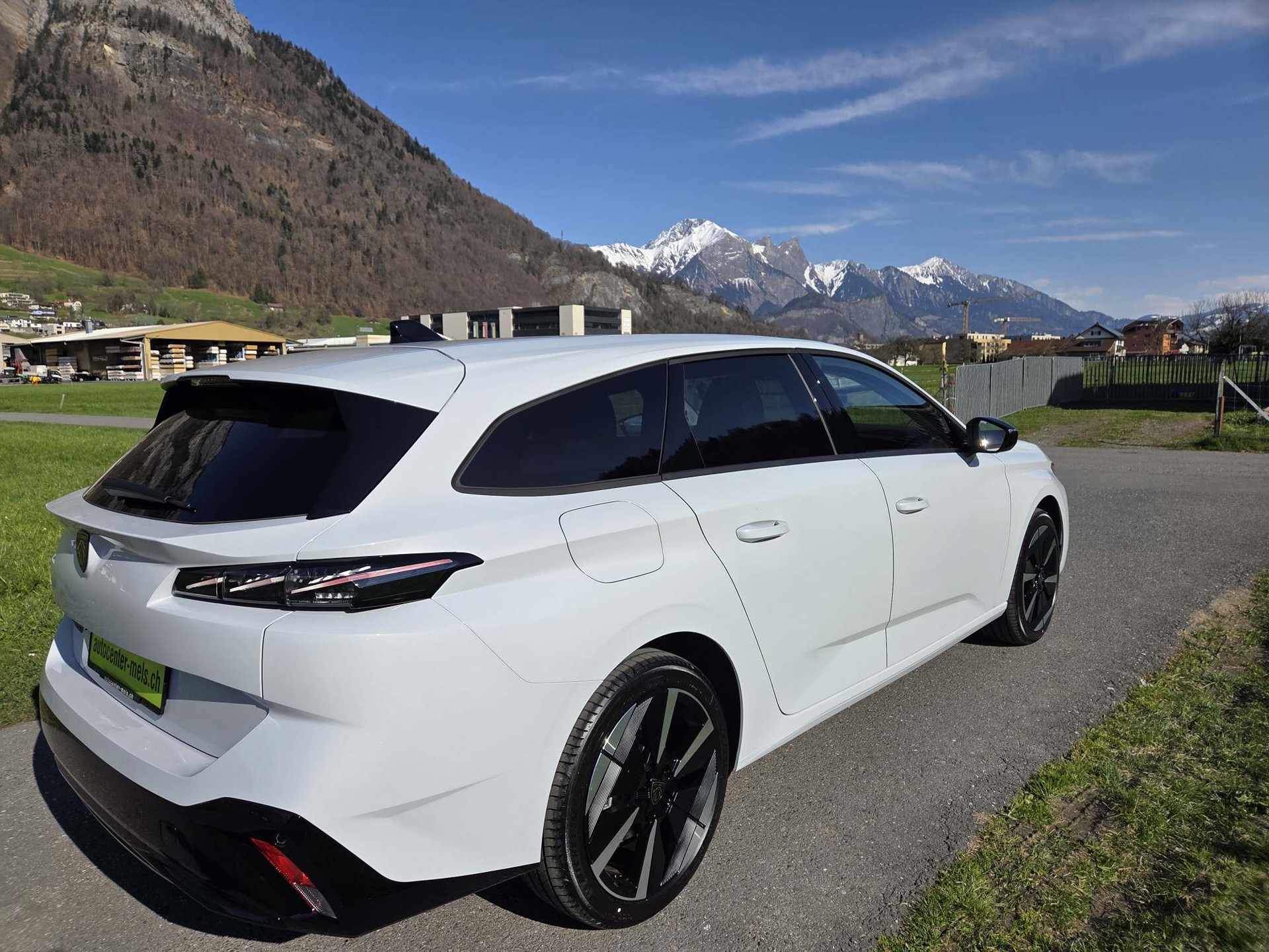 PEUGEOT 308 SW e-Allure-image-6