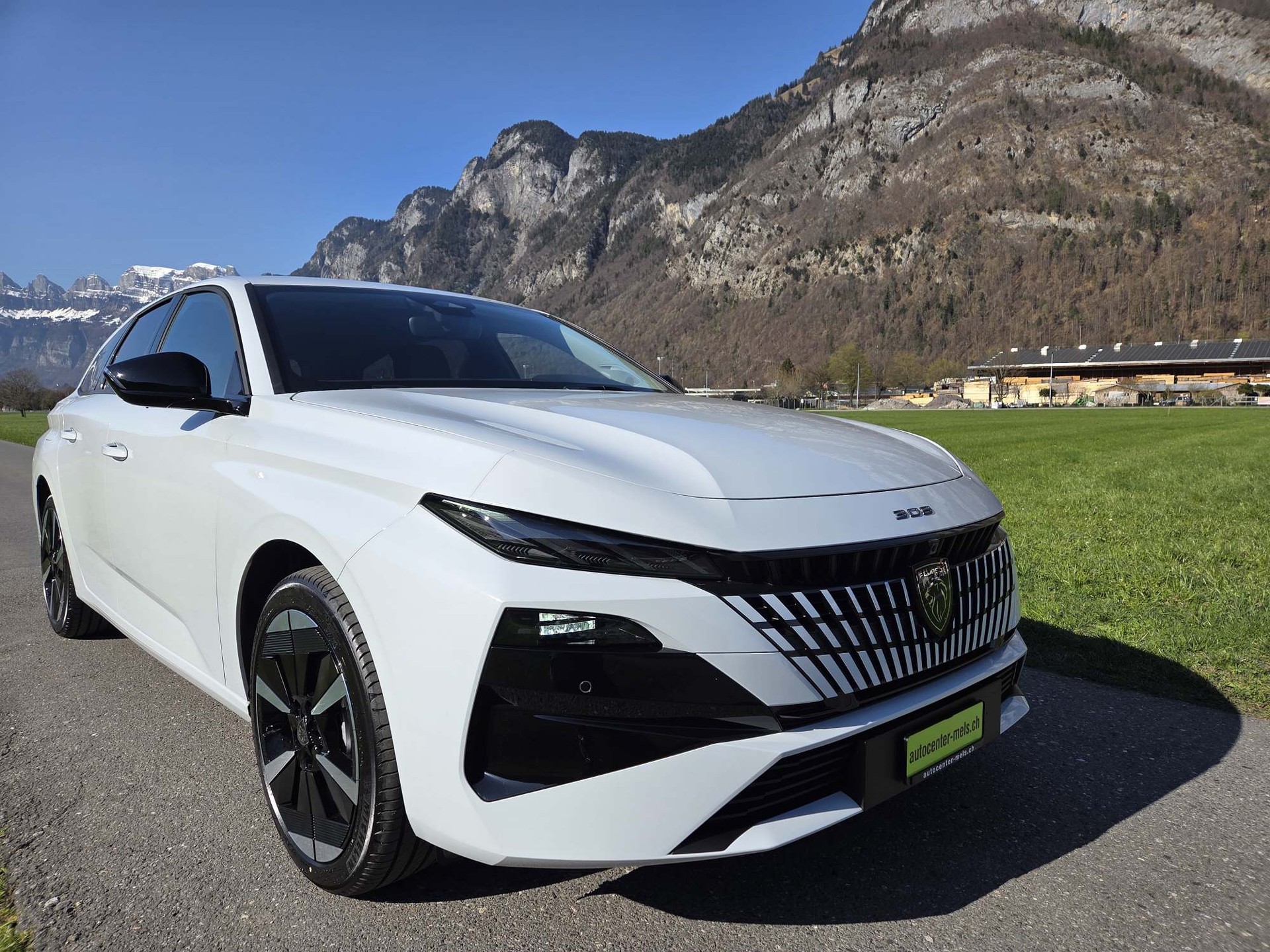 PEUGEOT 308 SW e-Allure-image-0