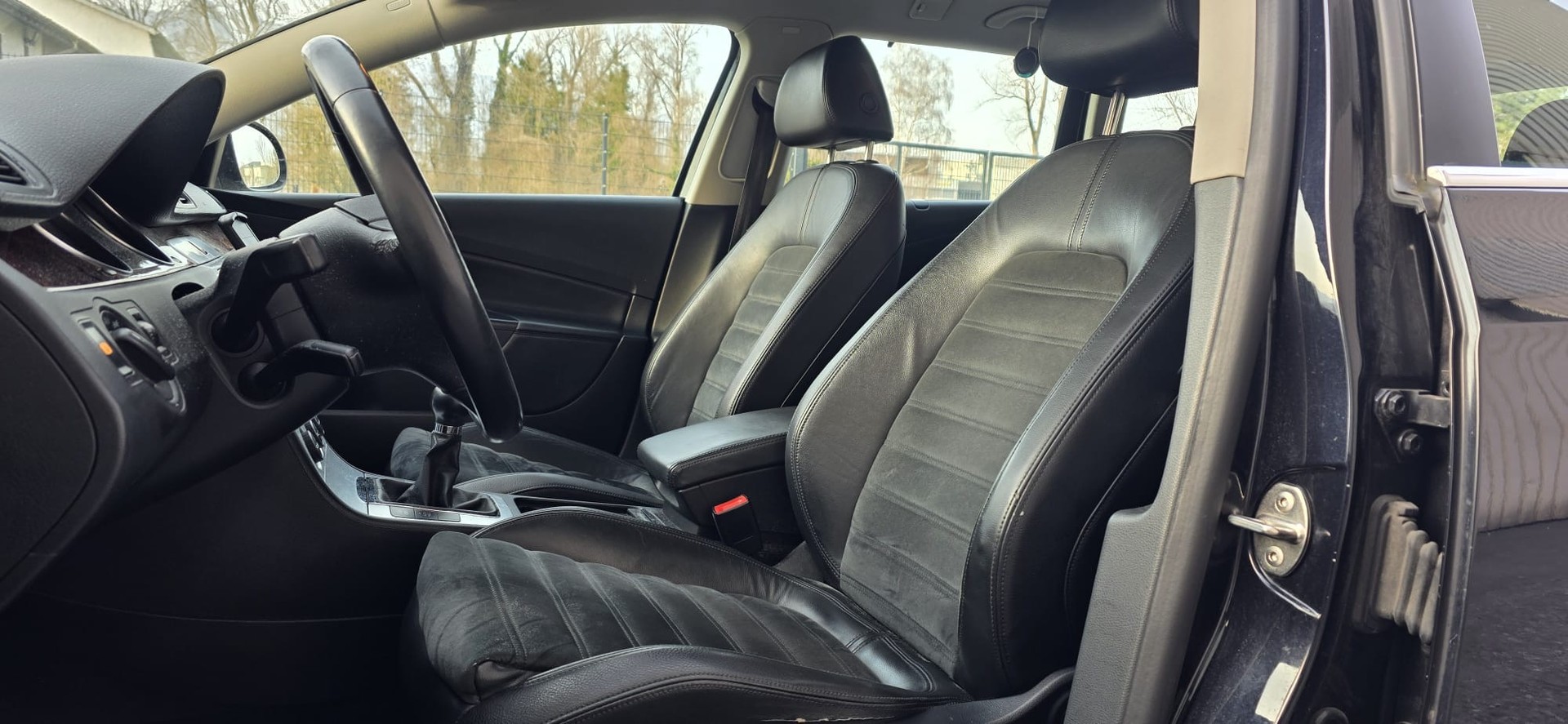 VW Passat Variant 2.0 FSI Highline 4Motion-image-9