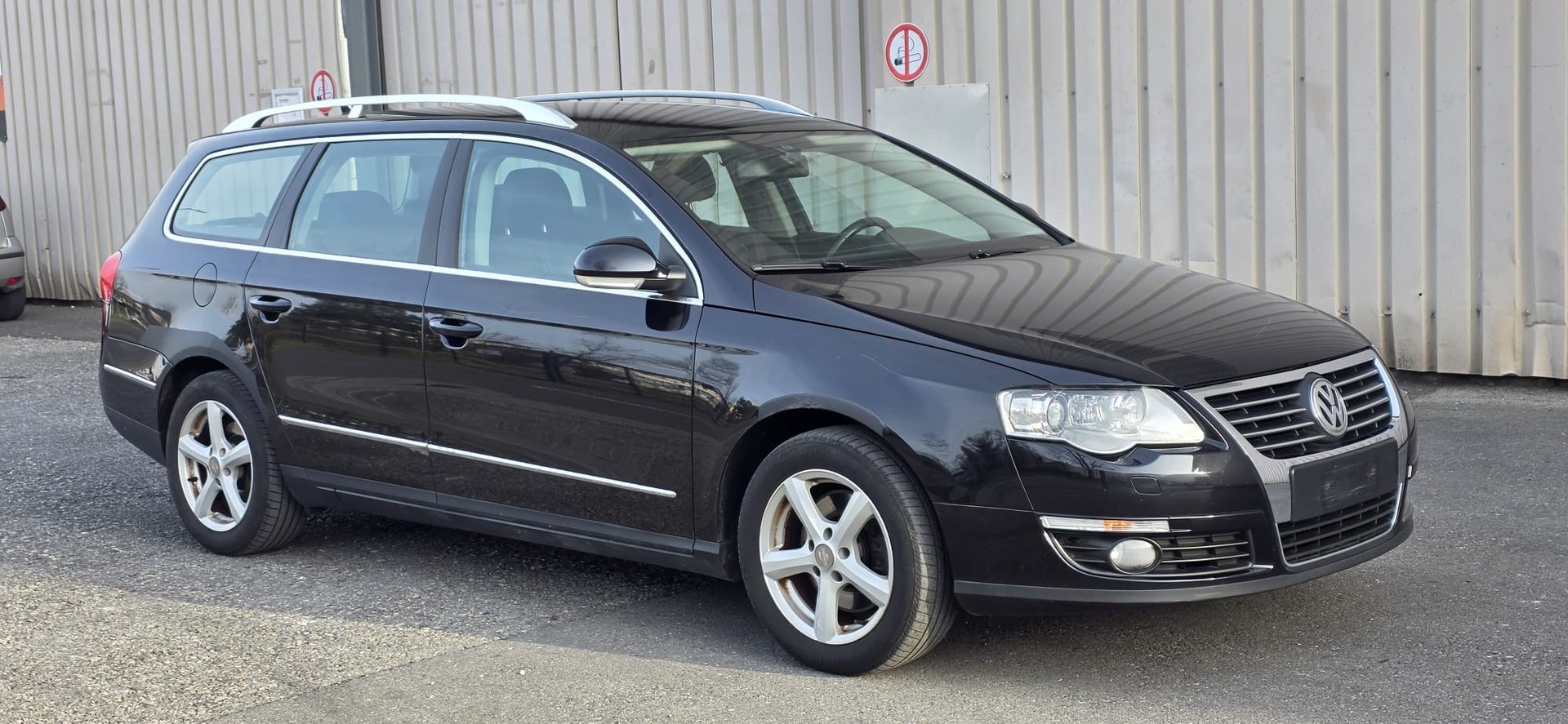 VW Passat Variant 2.0 FSI Highline 4Motion-image-1